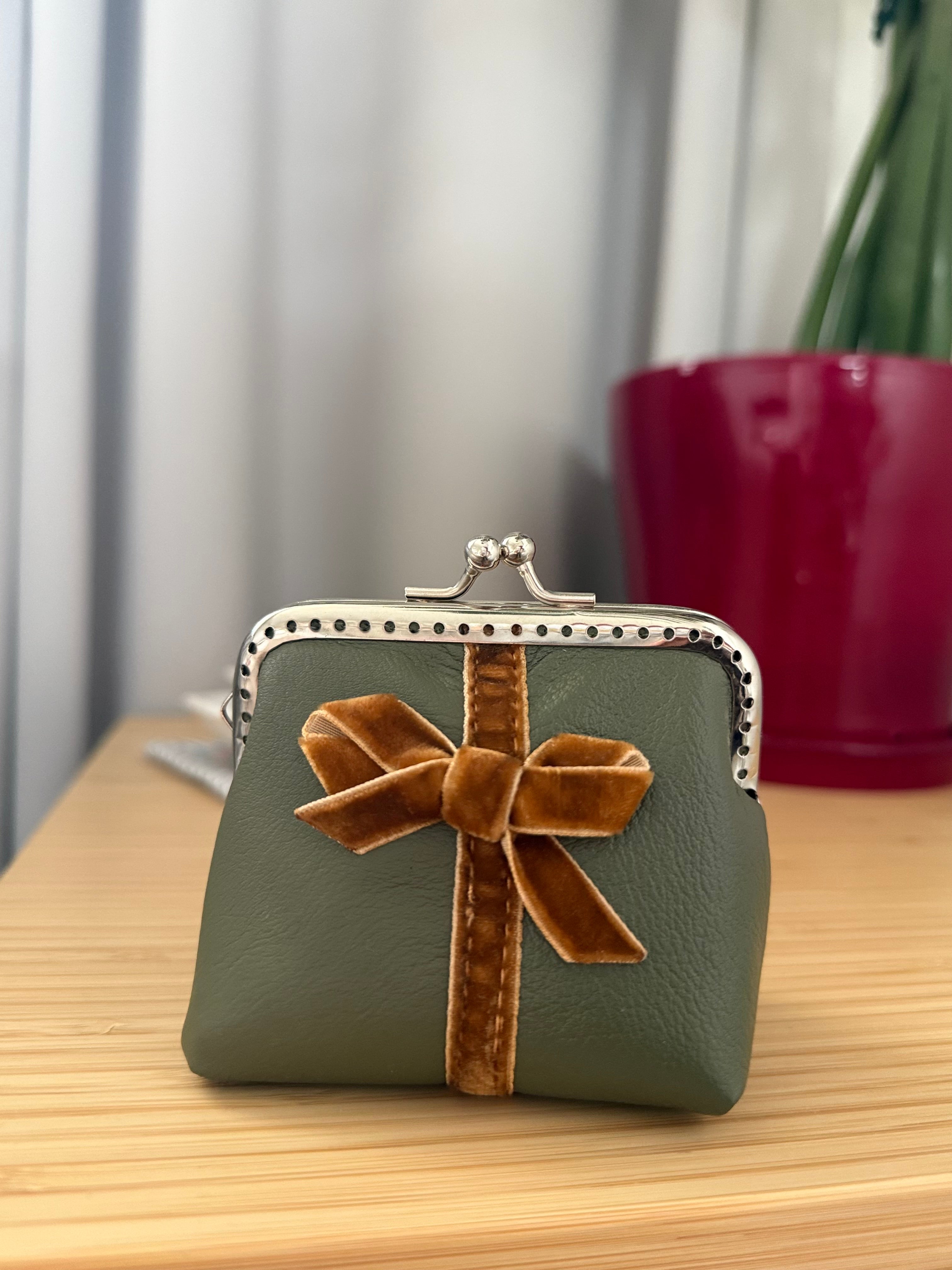 Coin purse with bow accent