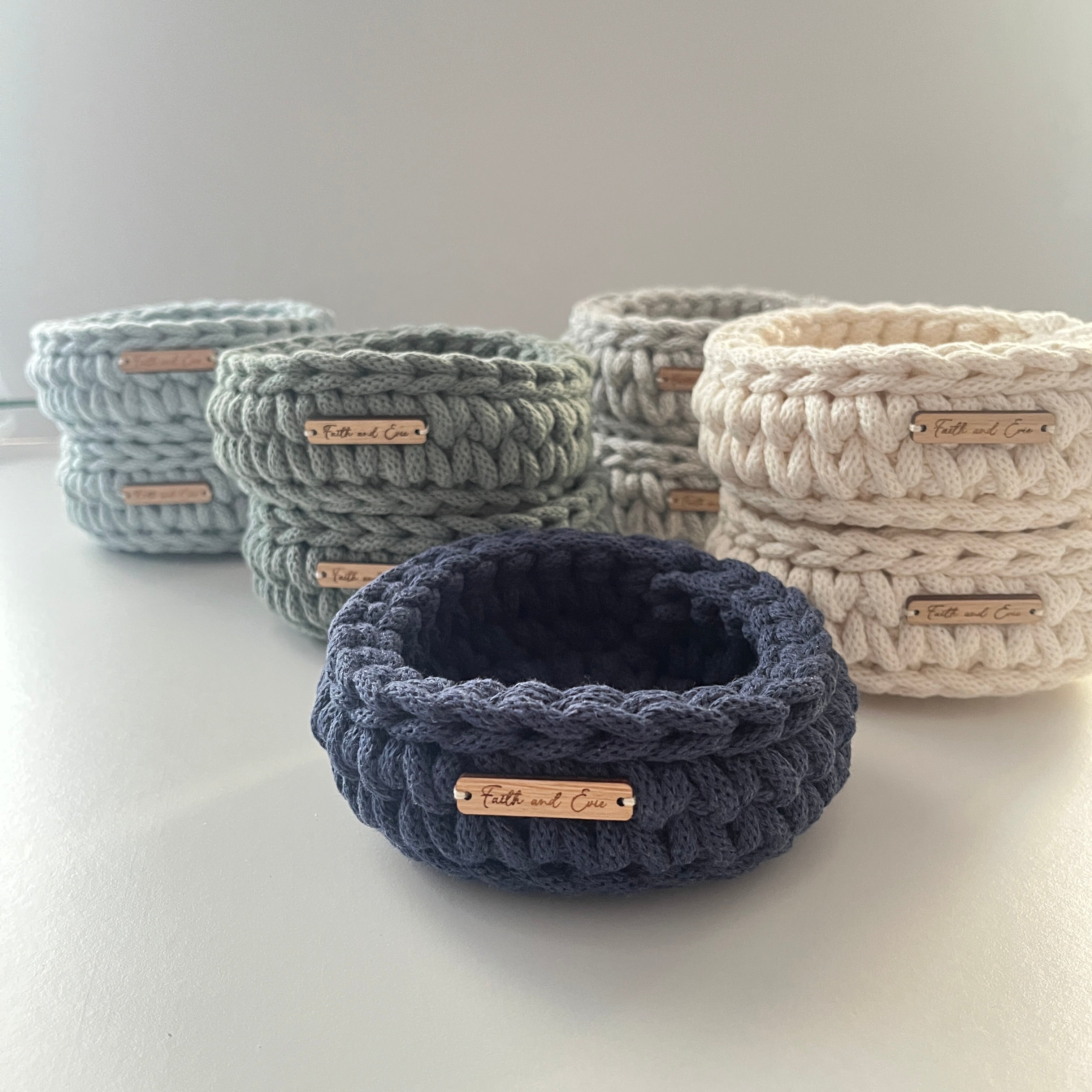 Mini basket - crocheted - colour laurel