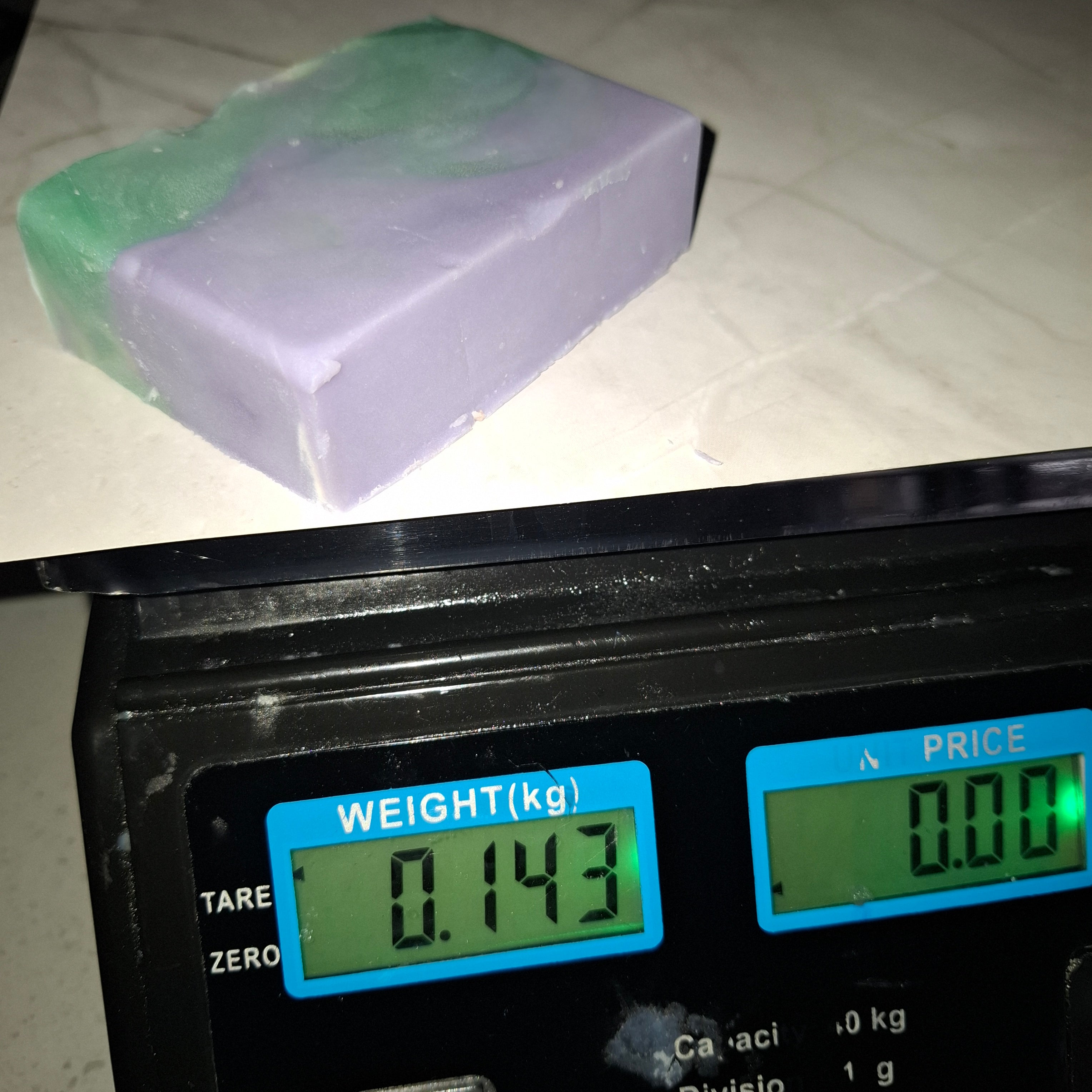 Handmade Soapbar - LAVENDER (Floral Scent.  Lavender Essential Oil)