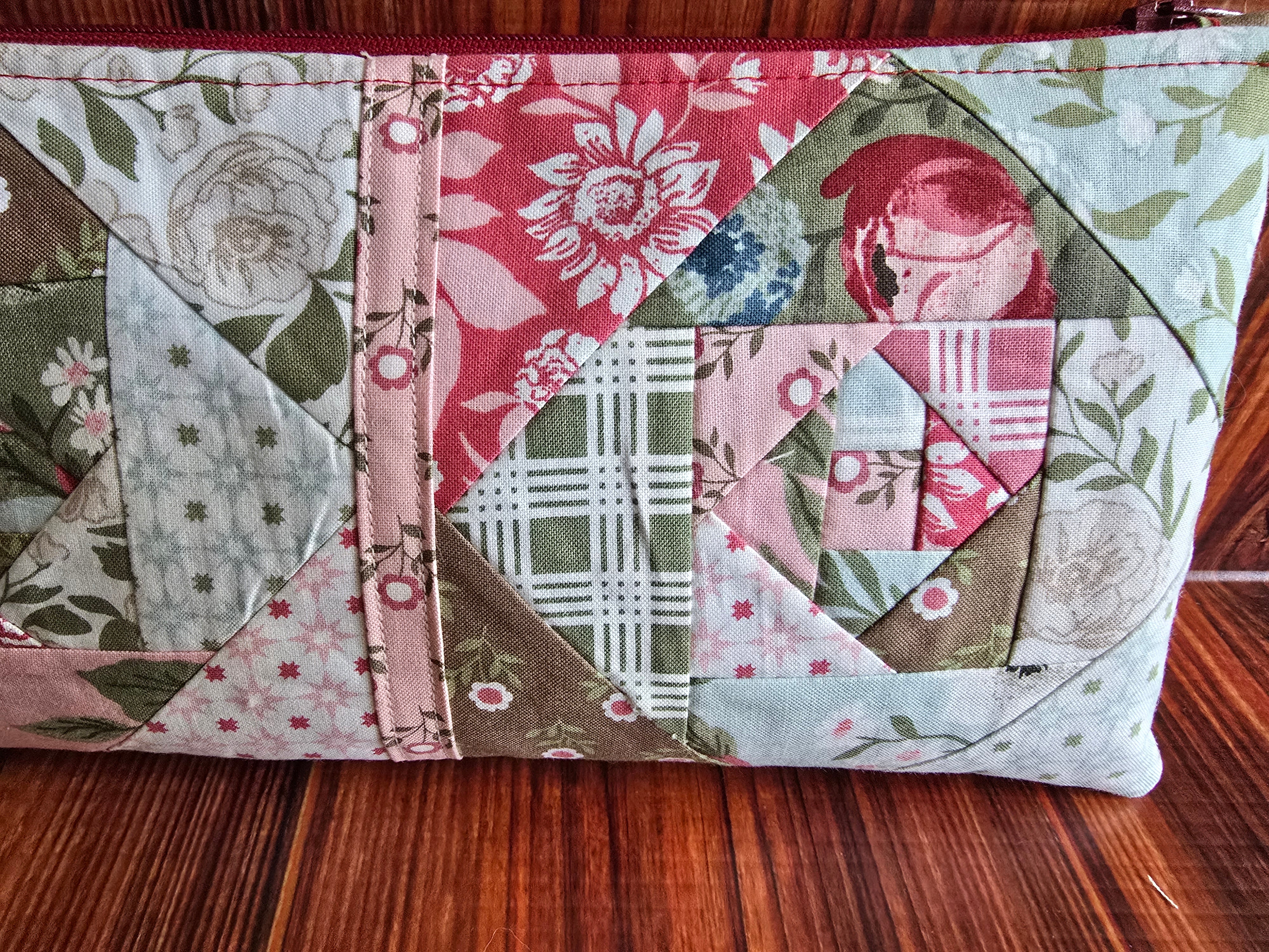 Handmade | Scrappy | Zippered pouch