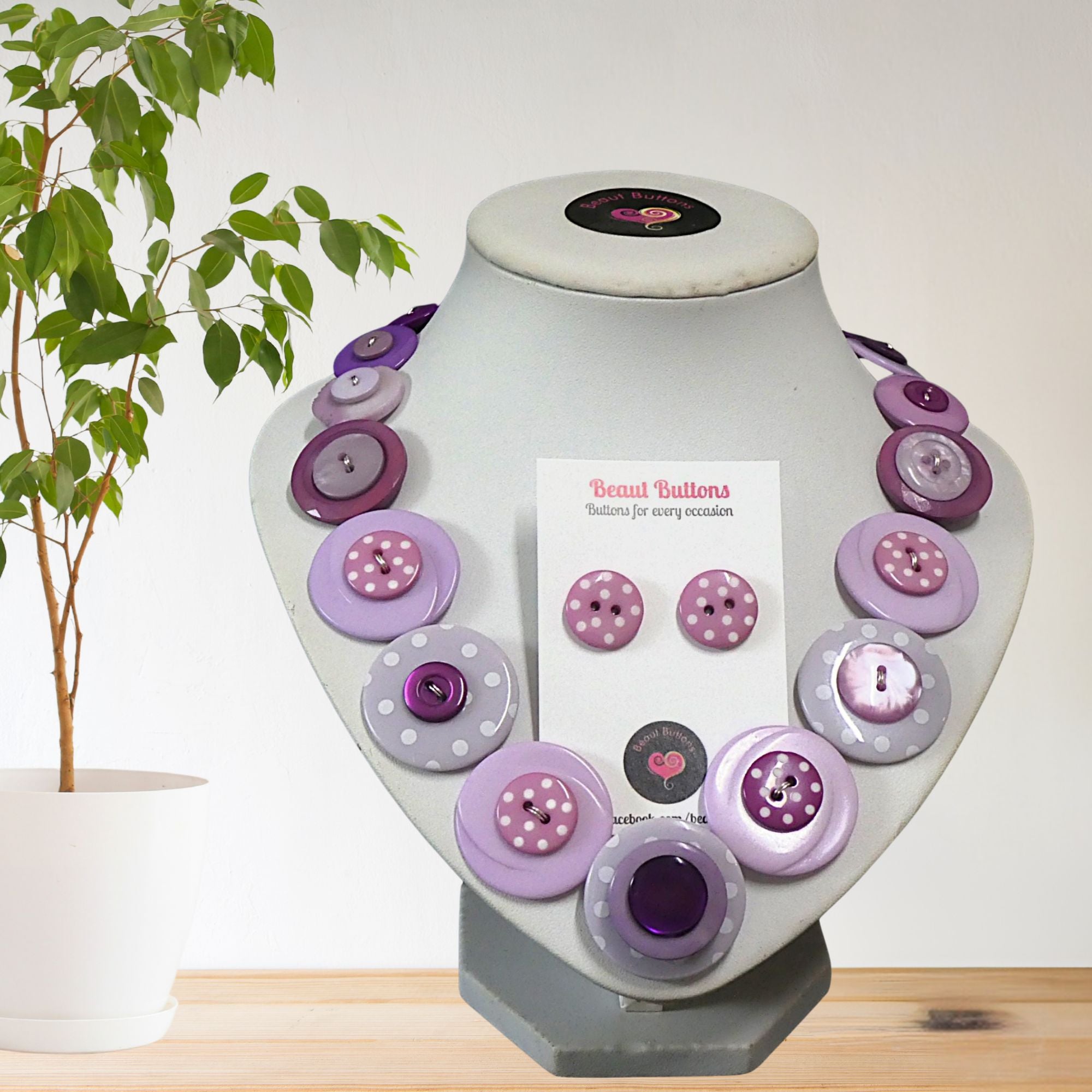 Button necklace and stud earrings - Lilac Delight