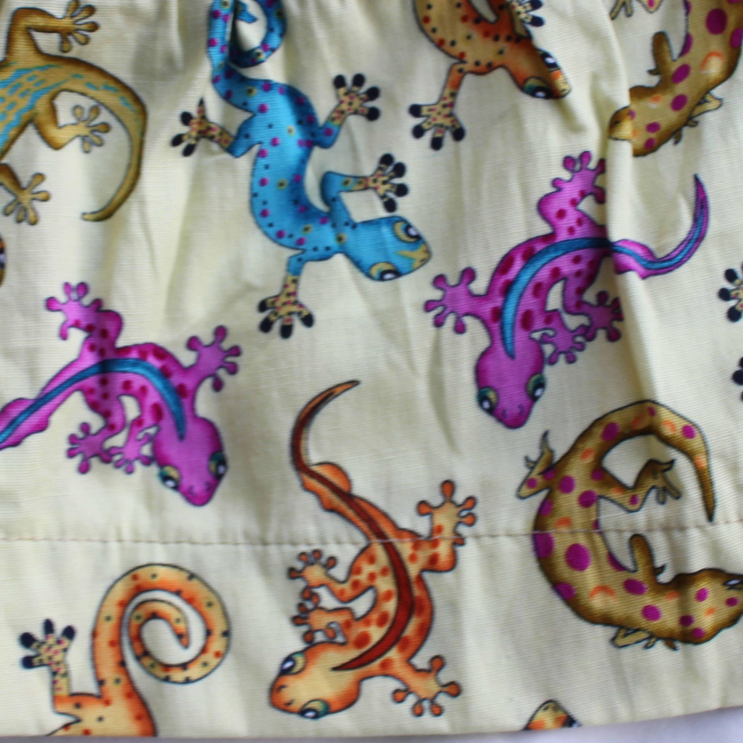 Womens Size Large, Mid Skirt, Batiks/Lizards.