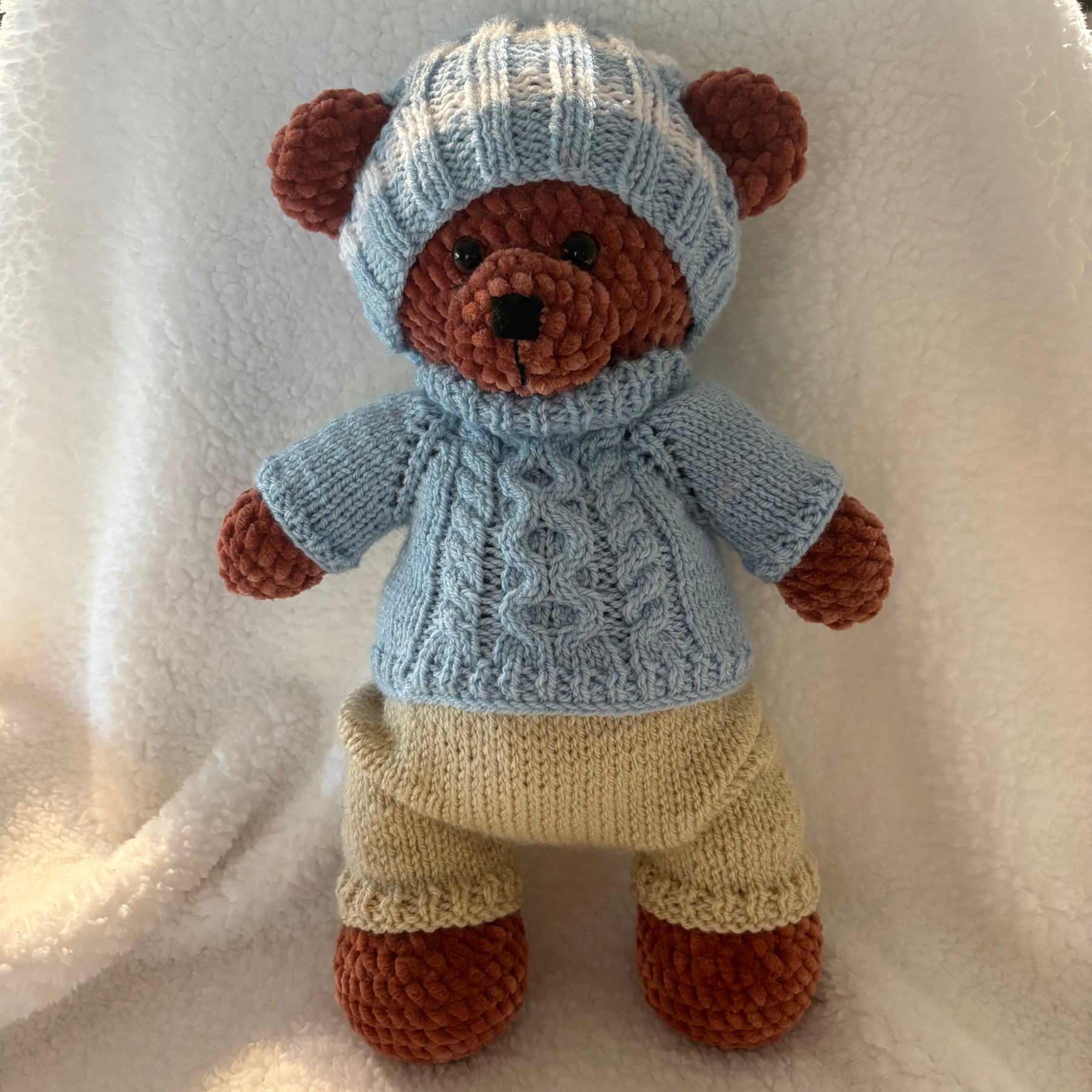 Crochet bear , knitted clothes
