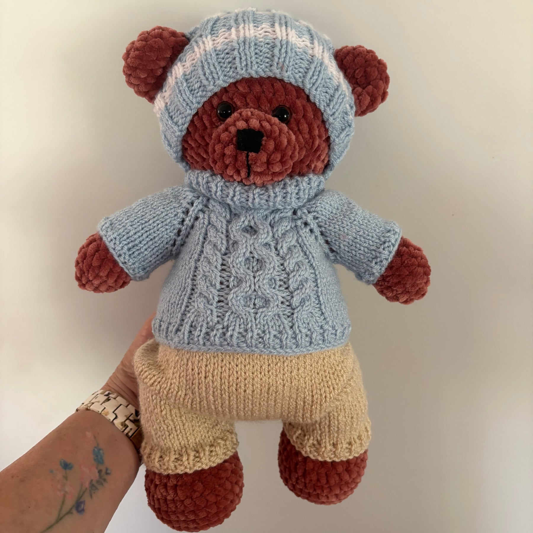 Crochet bear , knitted clothes