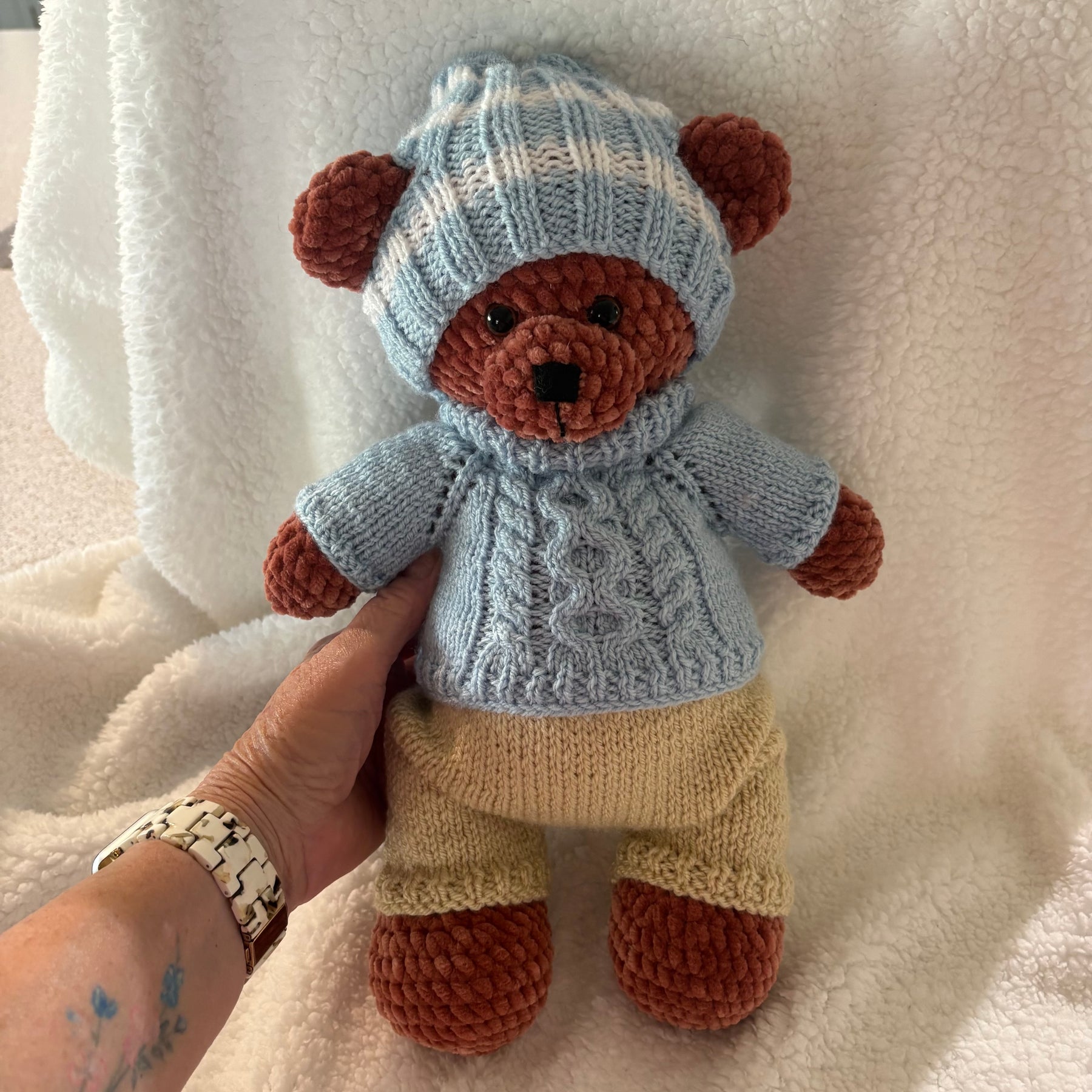 Crochet bear , knitted clothes