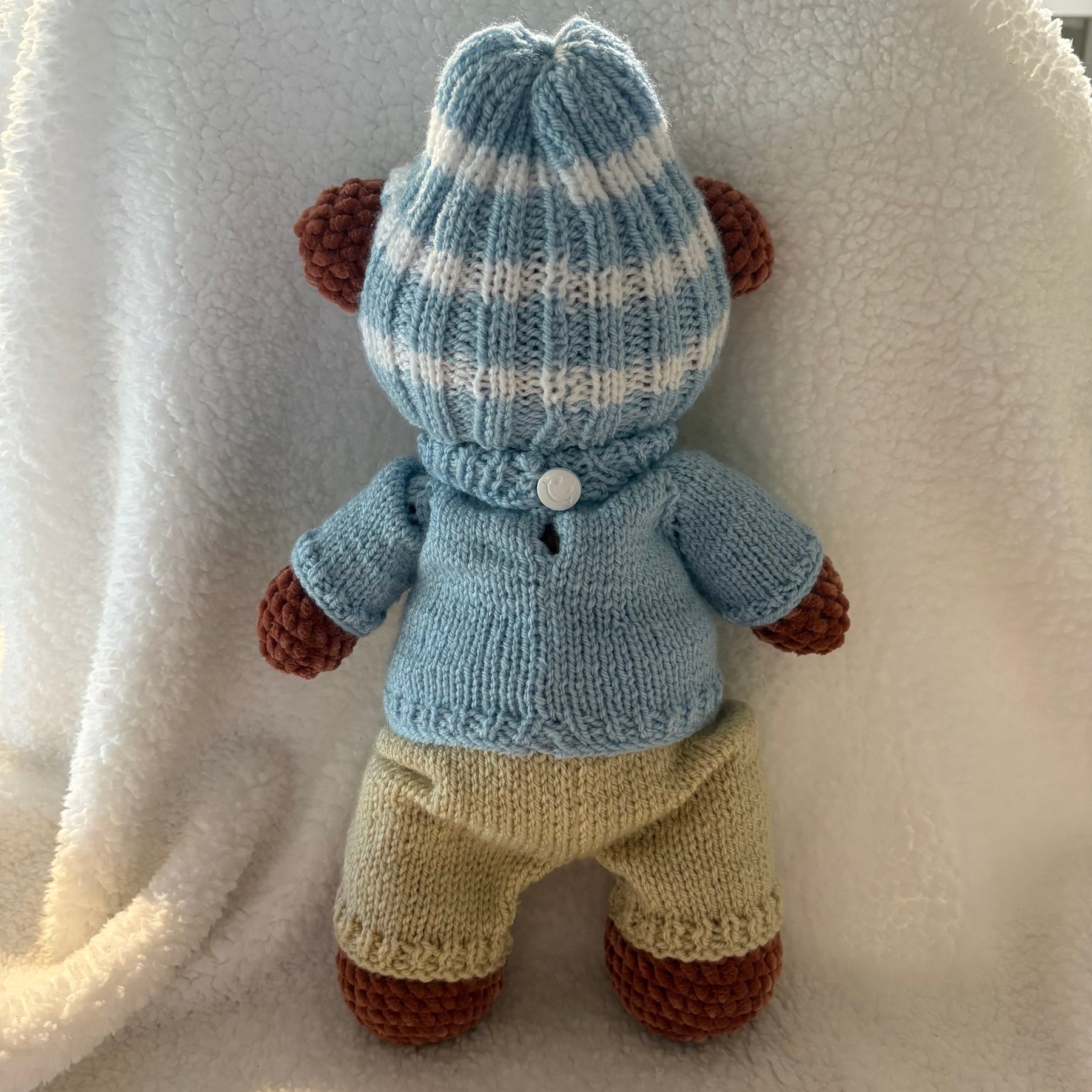 Crochet bear , knitted clothes