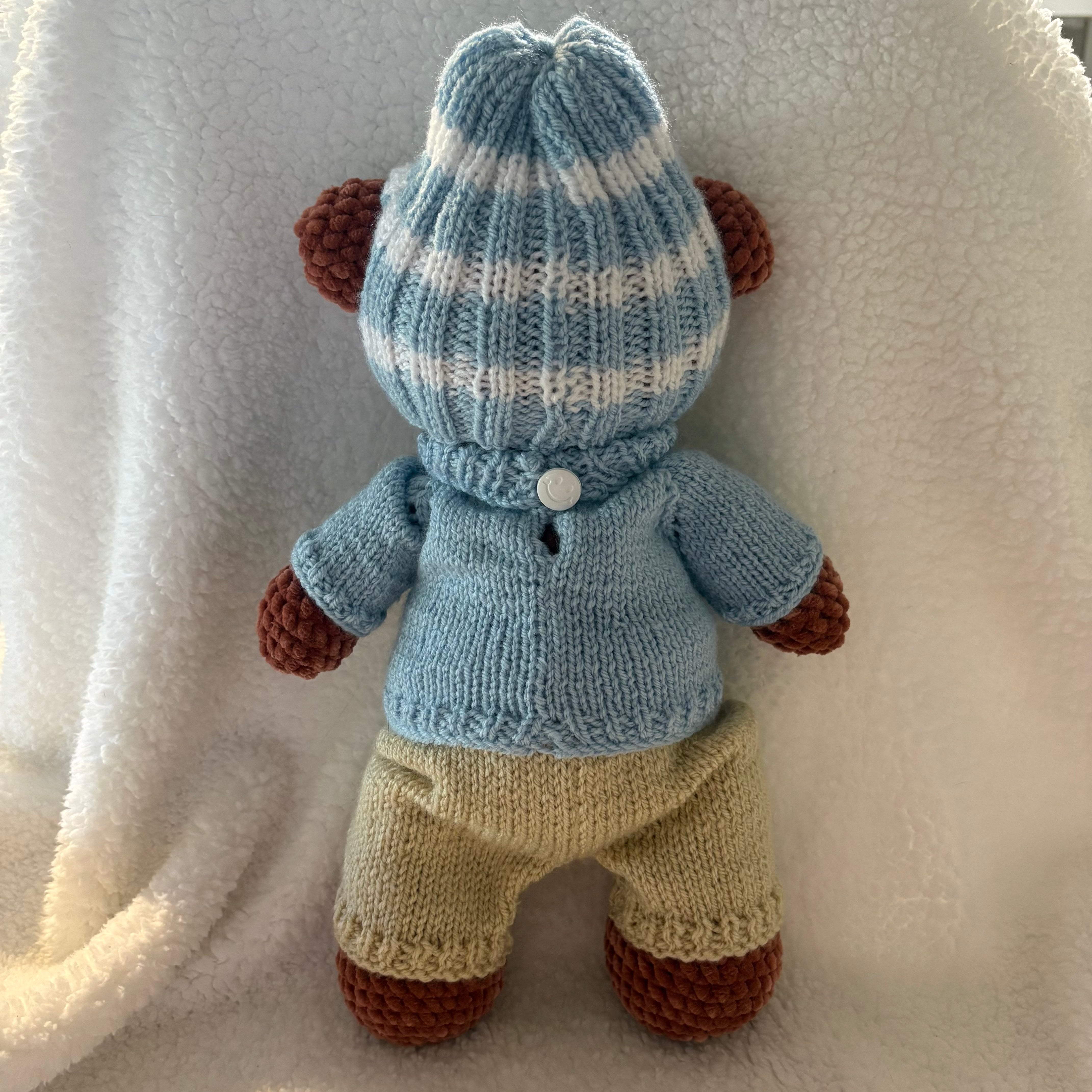 Crochet bear , knitted clothes