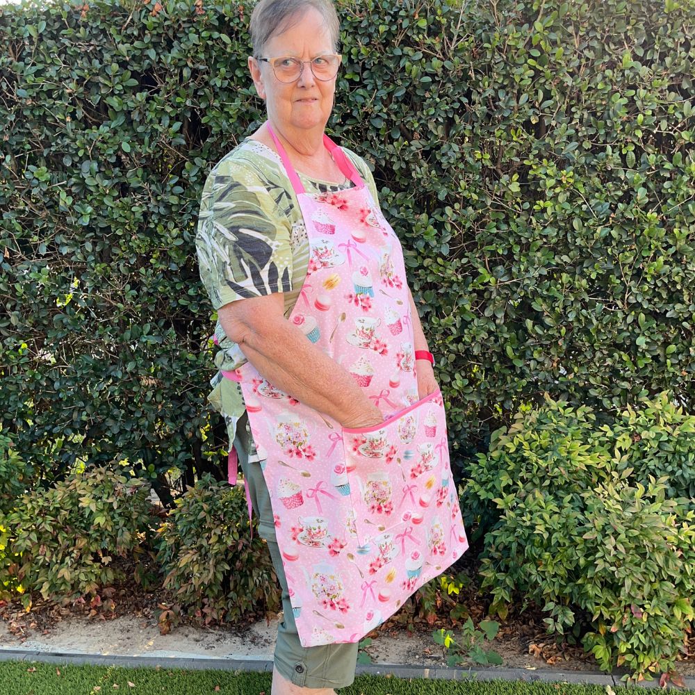 Handmade apron | adjustable straps | long waist ties | pocket | teaparty