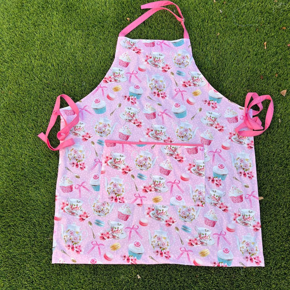 Handmade apron | adjustable straps | long waist ties | pocket | teaparty