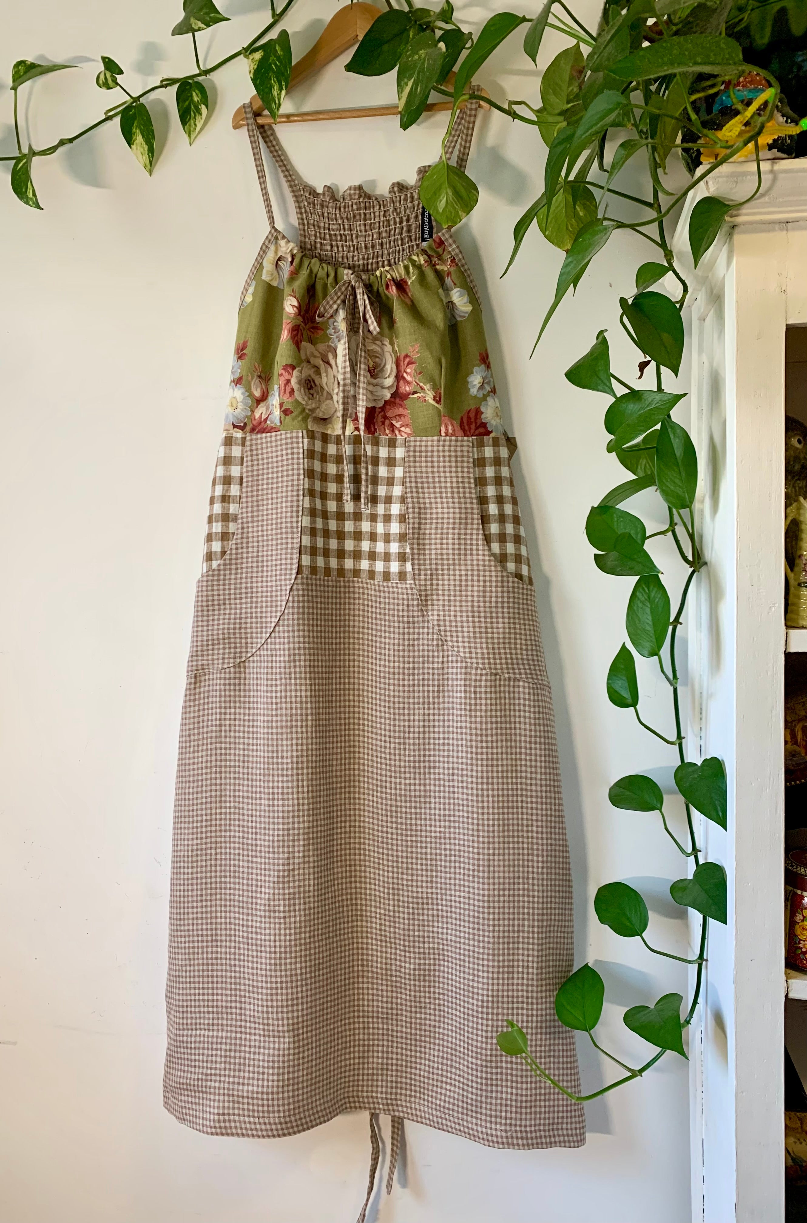 gorgeous vintage fabric and check linen roses dress - medium 10-12 - violetclothing - free postage
