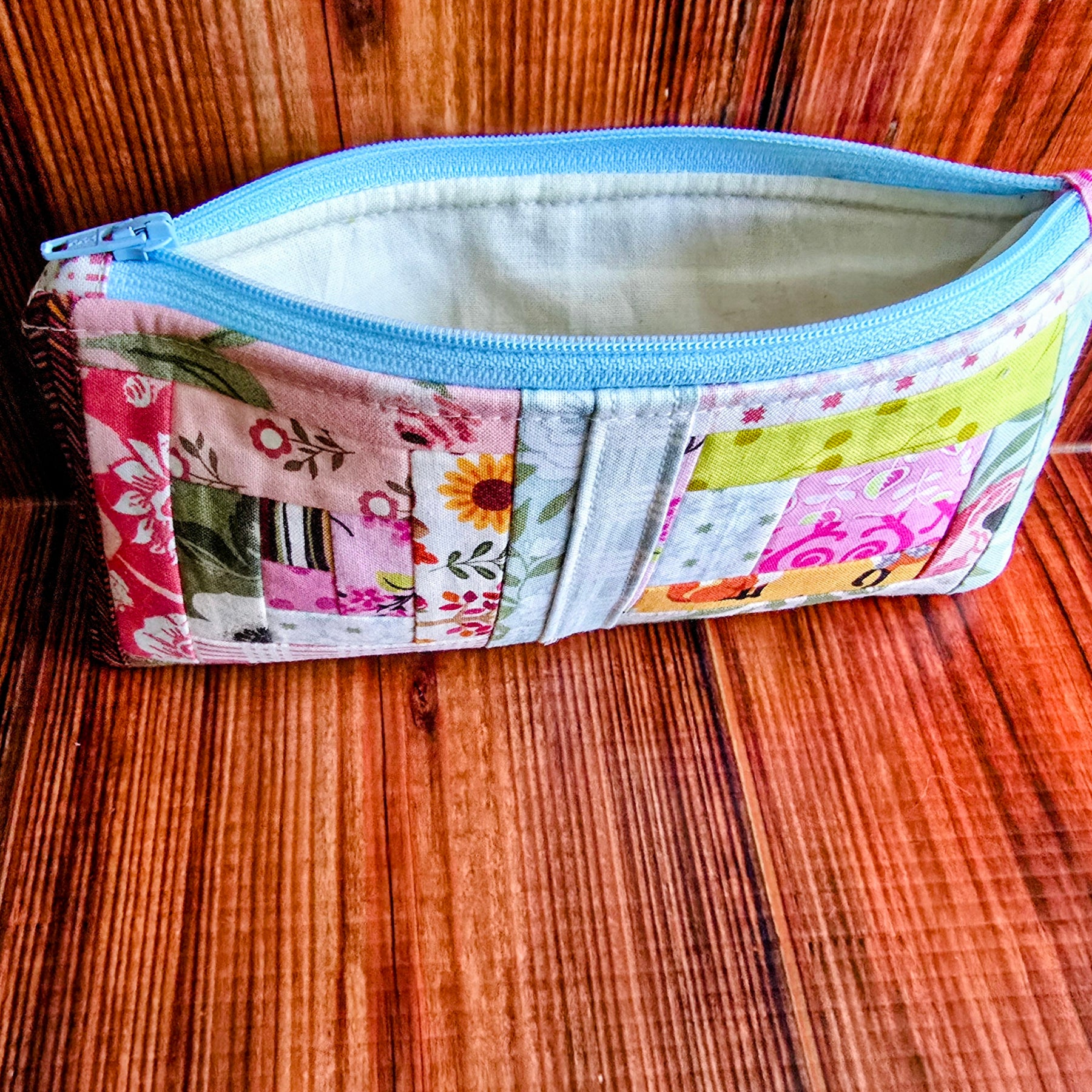 Handmade | Small | Scrappy | Zippered pouch