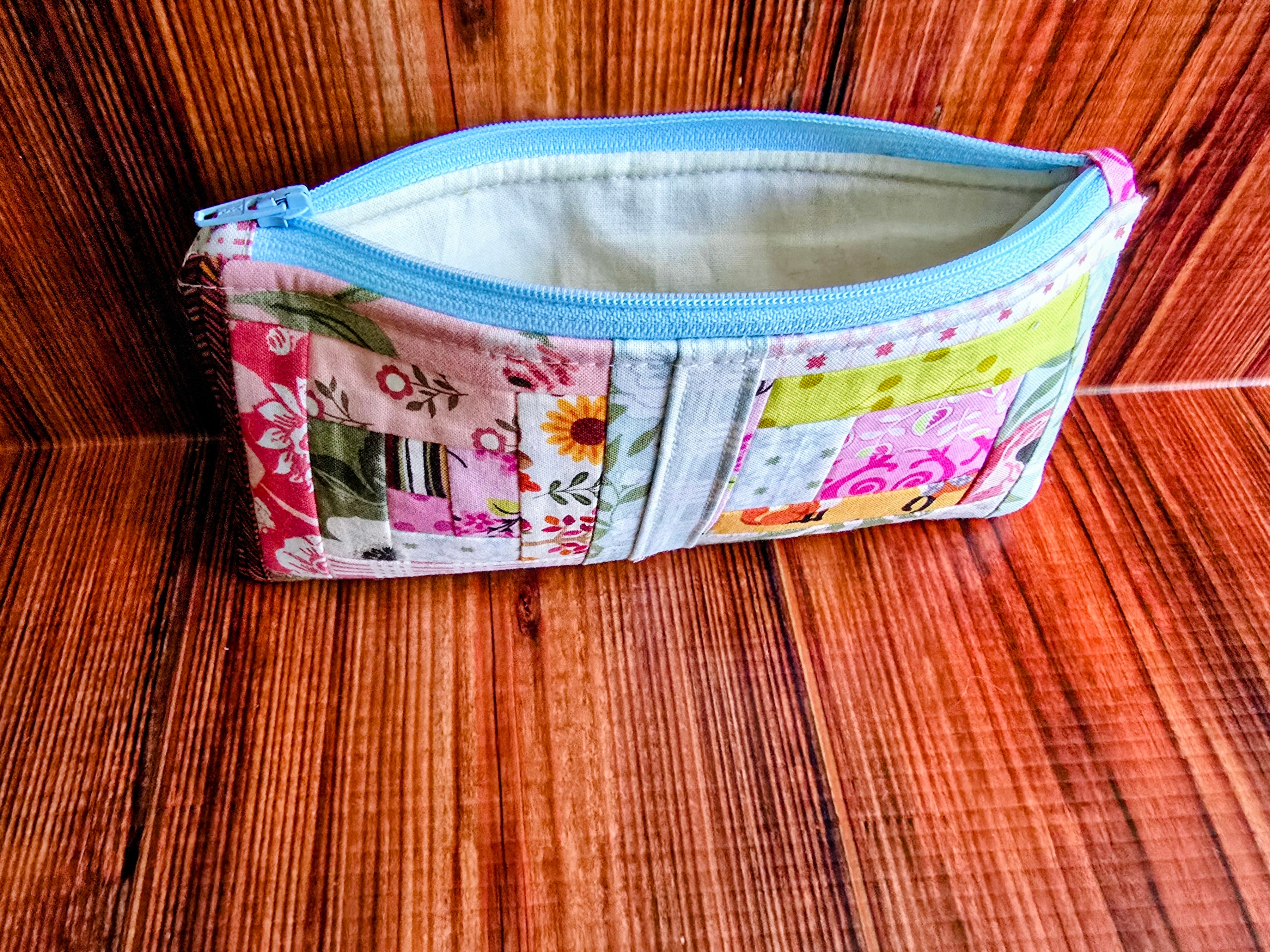 Handmade | Small | Scrappy | Zippered pouch