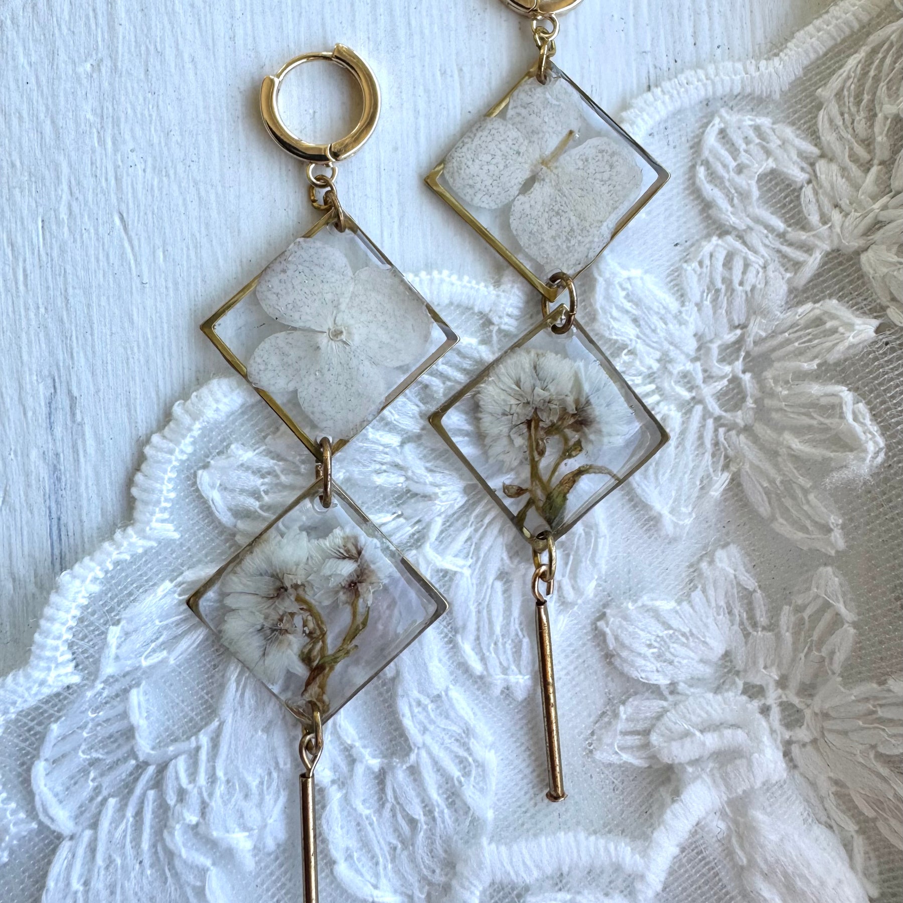 Floral double rhombus resin earrings
