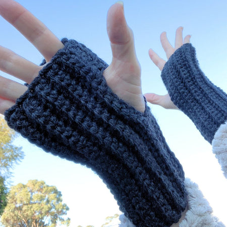Cosy Fingerless Handwarmers - charcoal | Aussie Merino Mittens