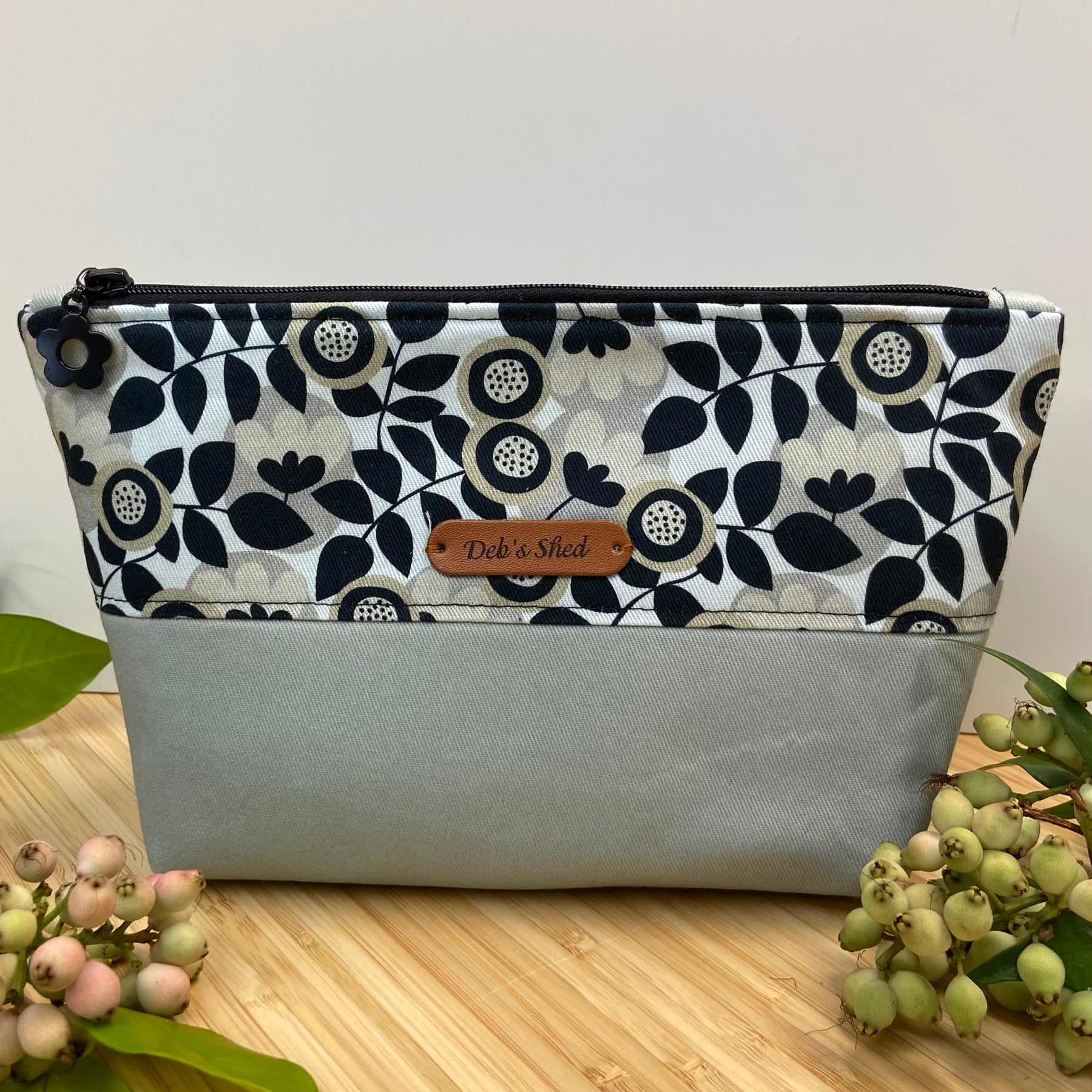Zipper Pouch – Australian Themed - Black & Grey