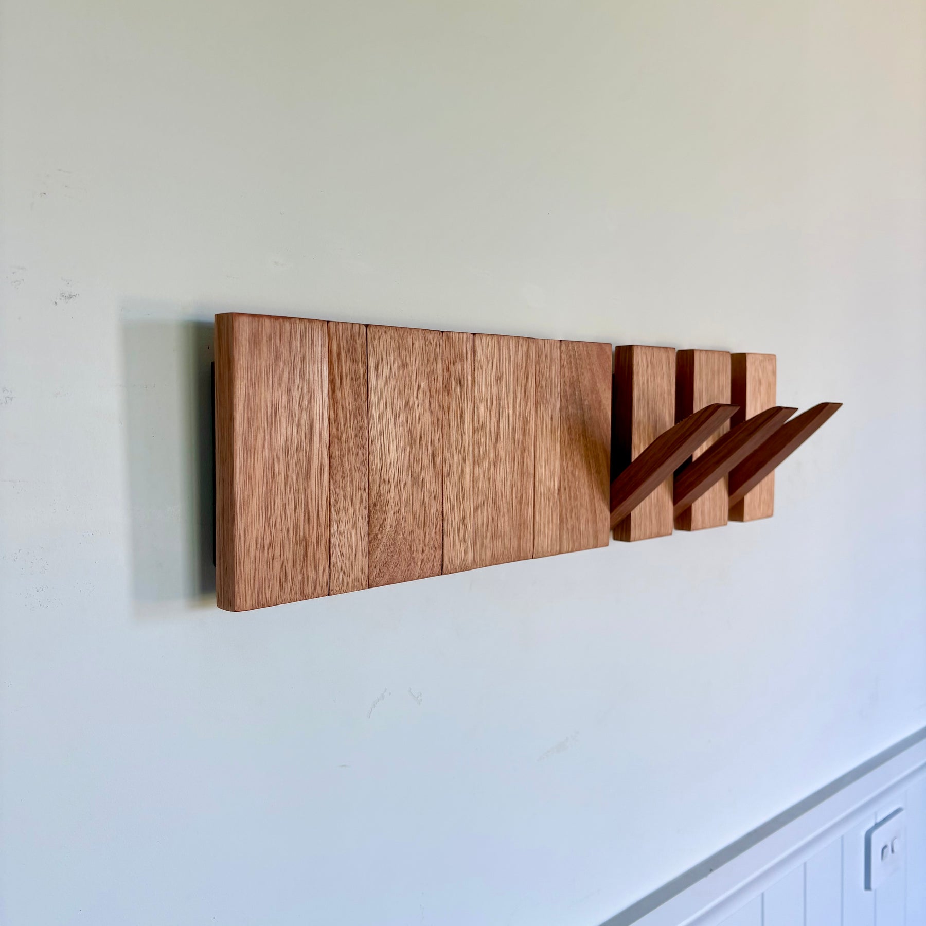 No.4 Tasmanian oak Horizon line coatrack