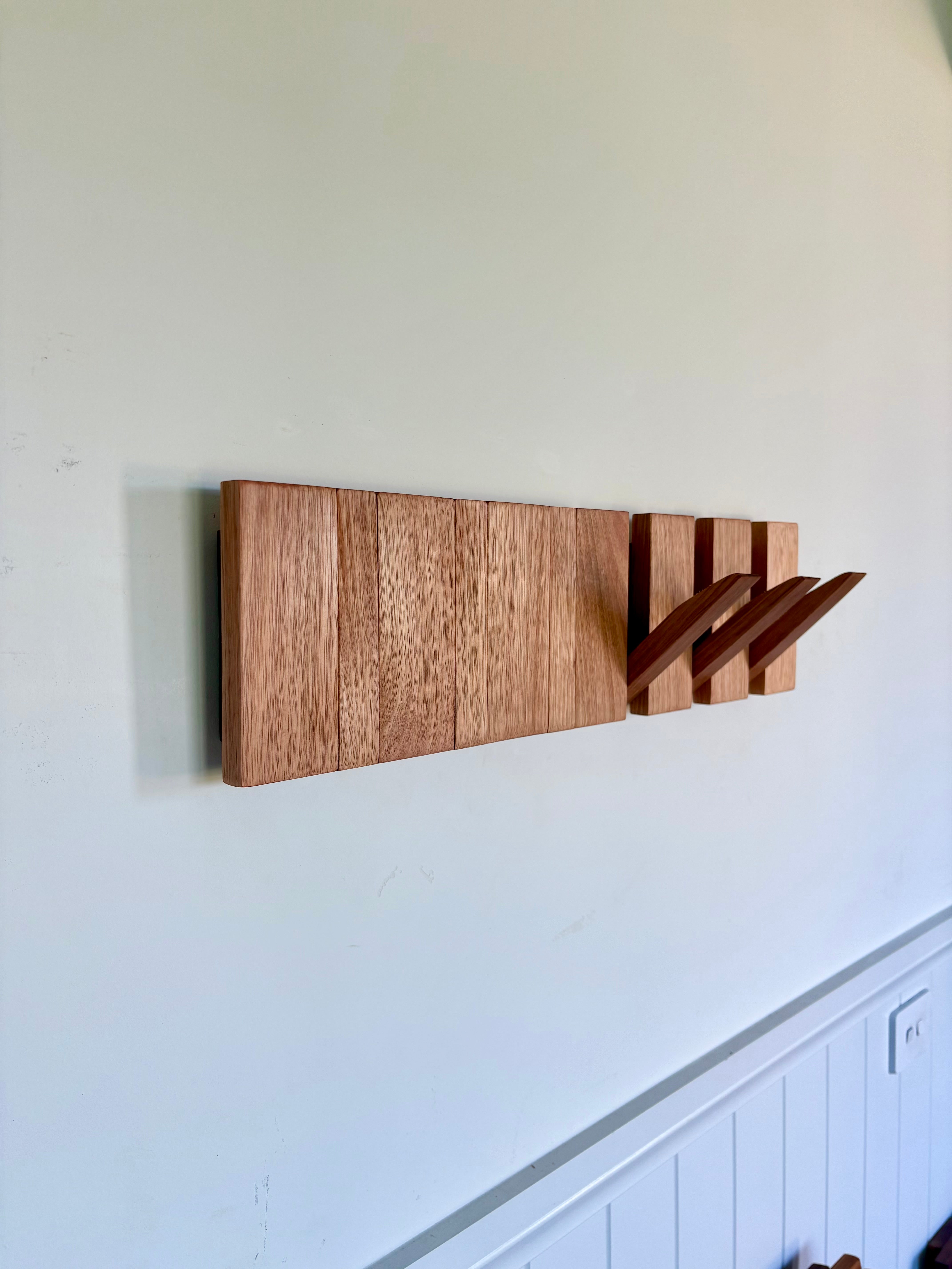 No.4 Tasmanian oak Horizon line coatrack