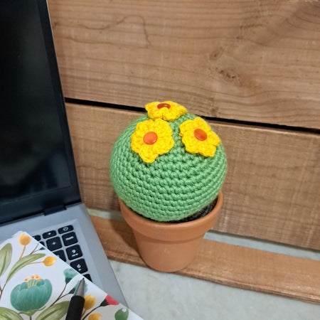 Crochet cactus/ in terracotta pot/ crochet yellow flowers