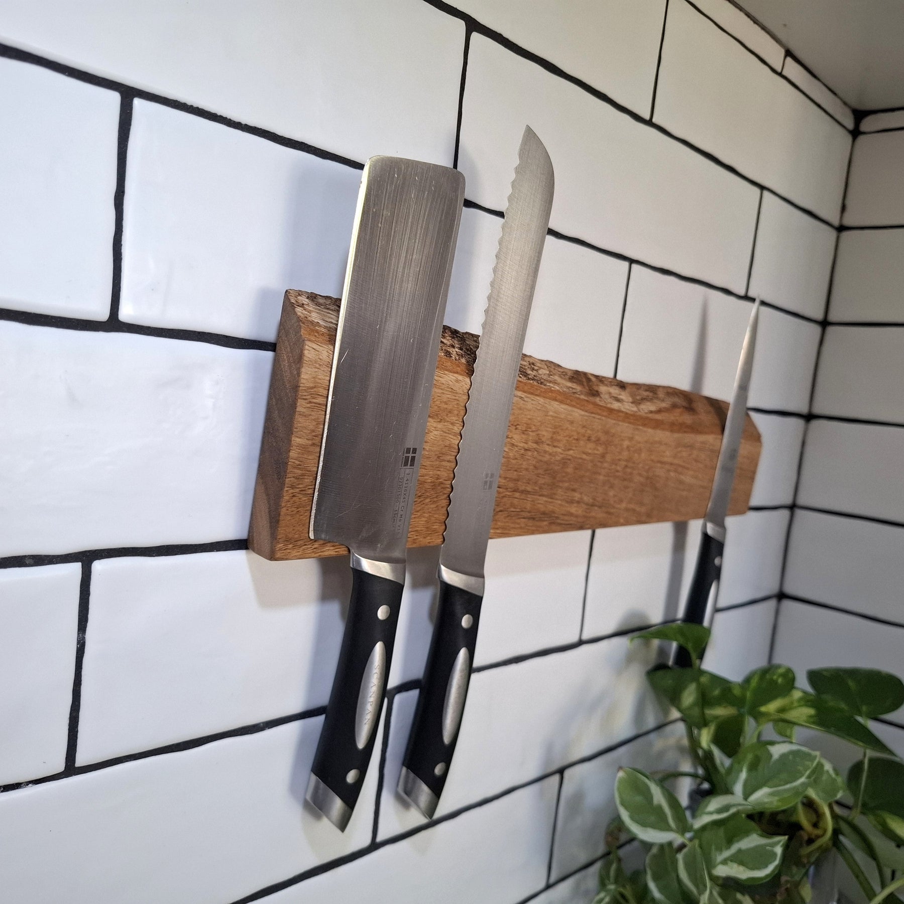 Handmade Wooden Magnetic Knife Holder: Wall-Mounted Kitchen Rack