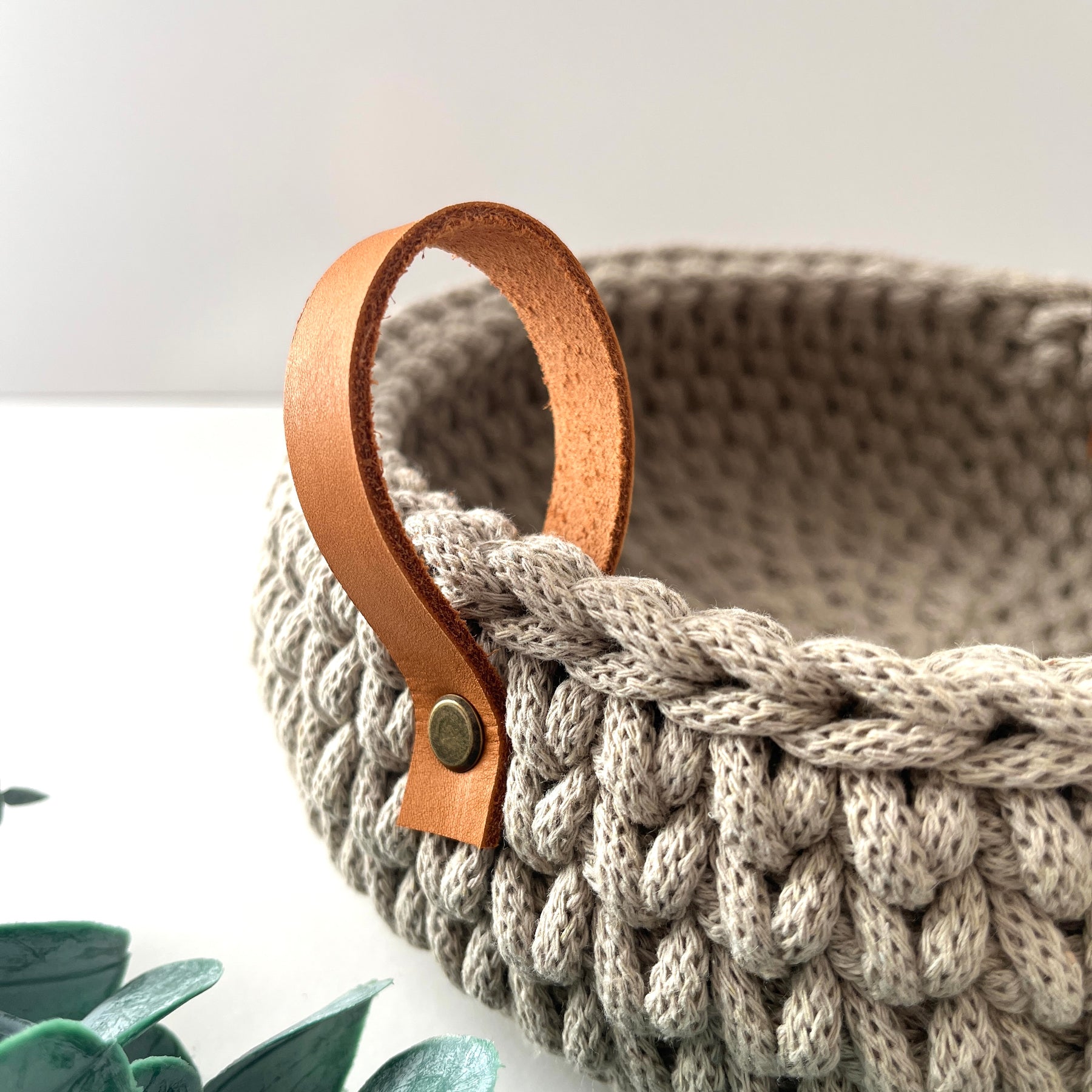 Crochet basket with handles - colour Pale Olive
