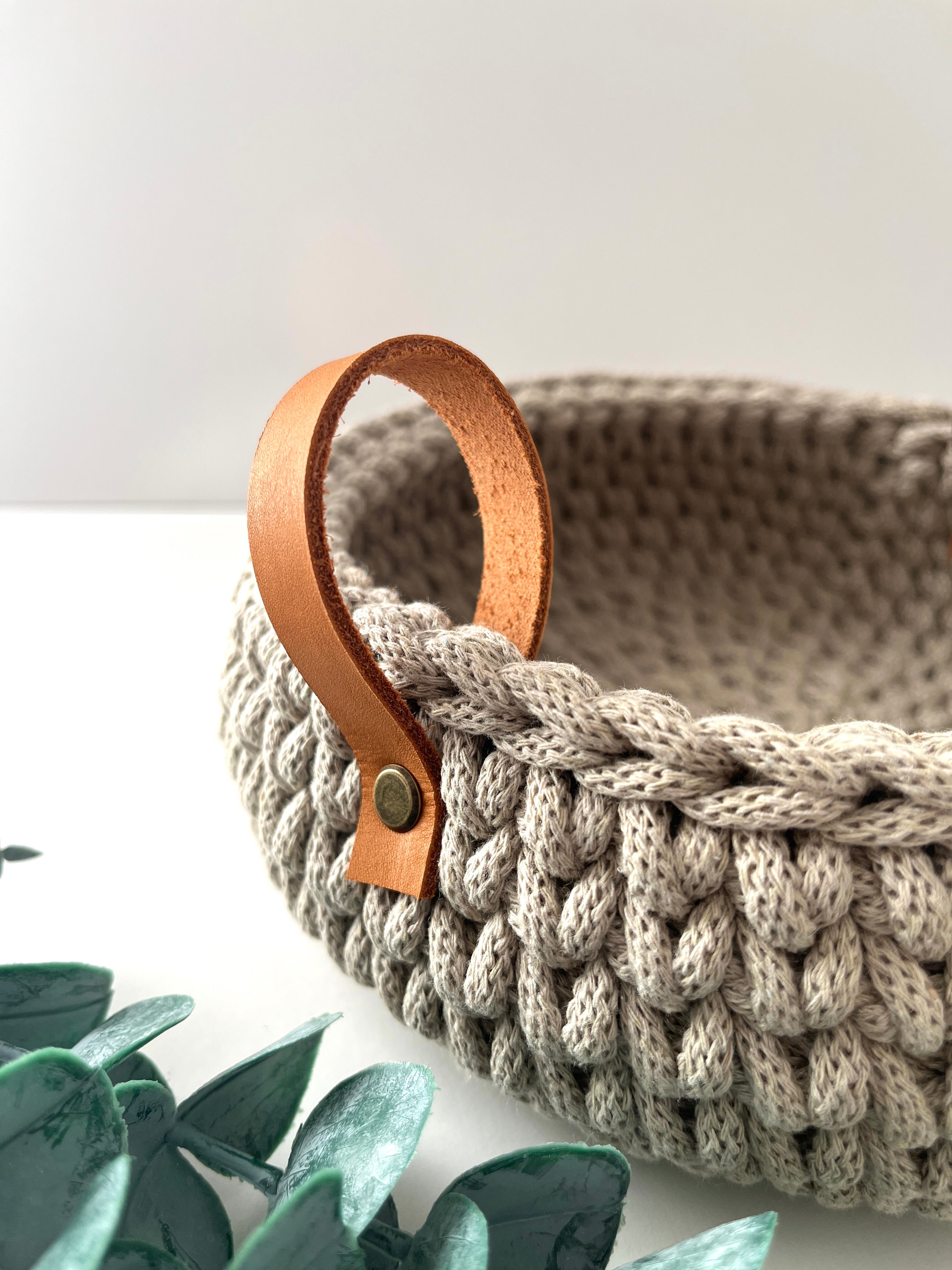 Crochet basket with handles - colour Pale Olive