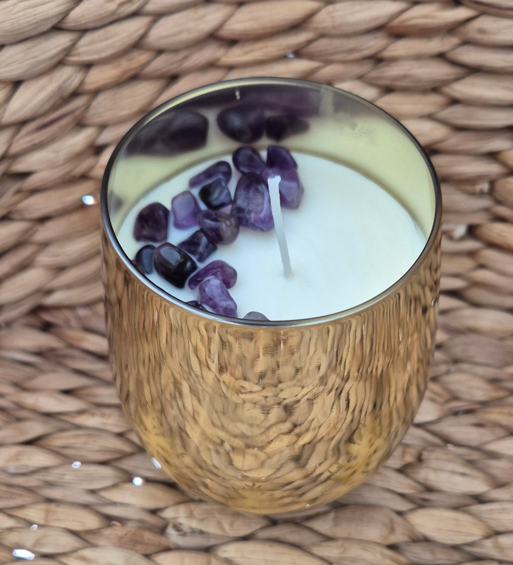 Gold stemless glass christmas candle with lavender and amethyst