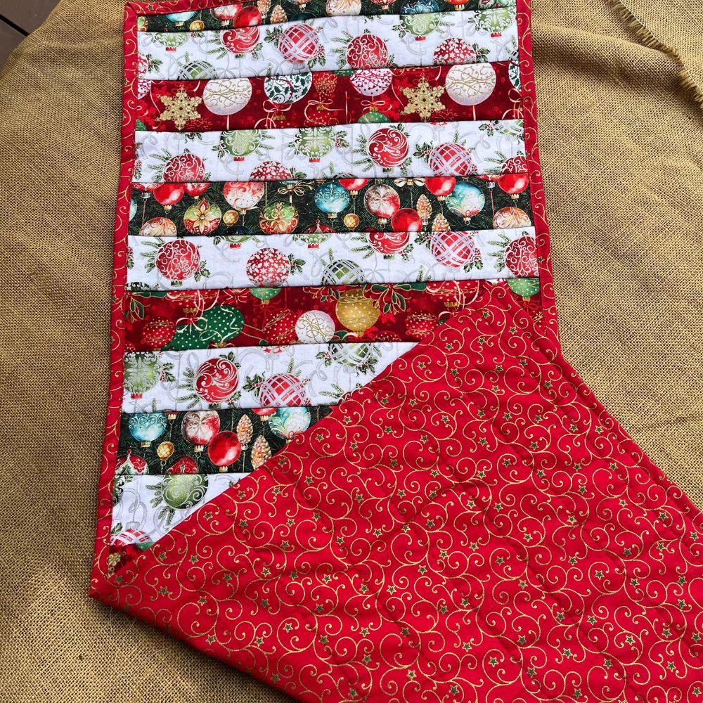 Christmas table runner | Reversible | Christmas Baubles