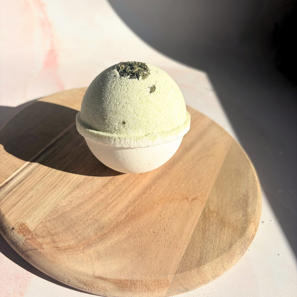 Matcha Mist Bath Bomb | Matcha & Eucalyptus — 6.4cm