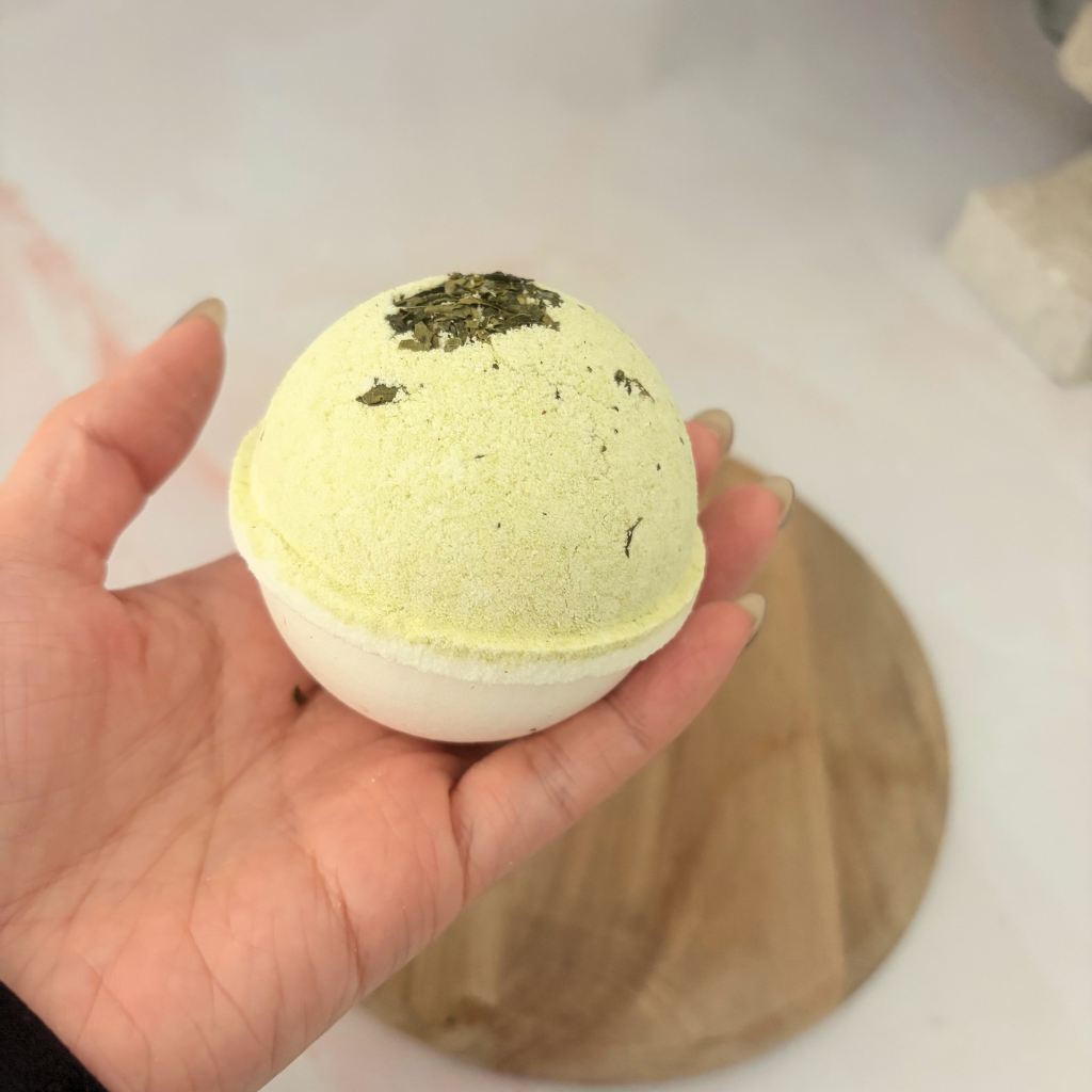 Matcha Mist Bath Bomb | Matcha & Eucalyptus — 6.4cm