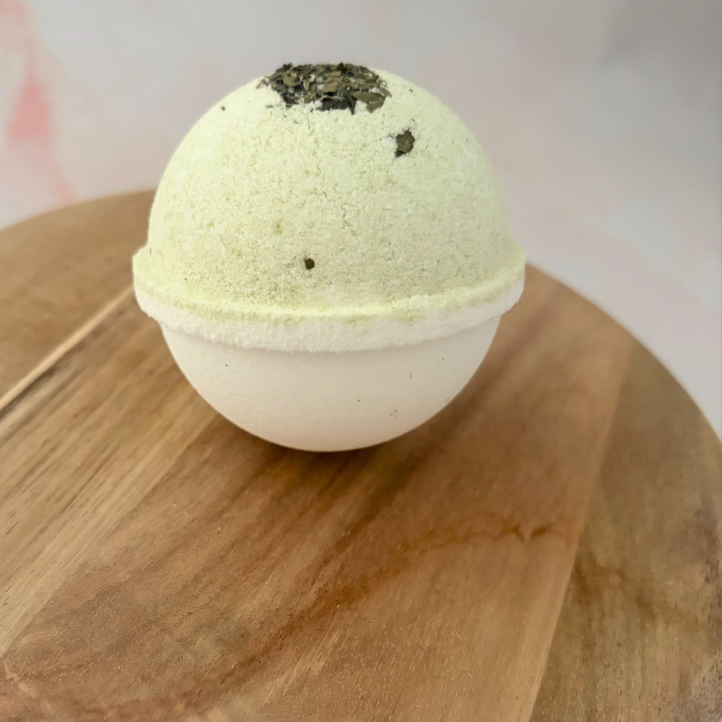 Matcha Mist Bath Bomb | Matcha & Eucalyptus — 6.4cm