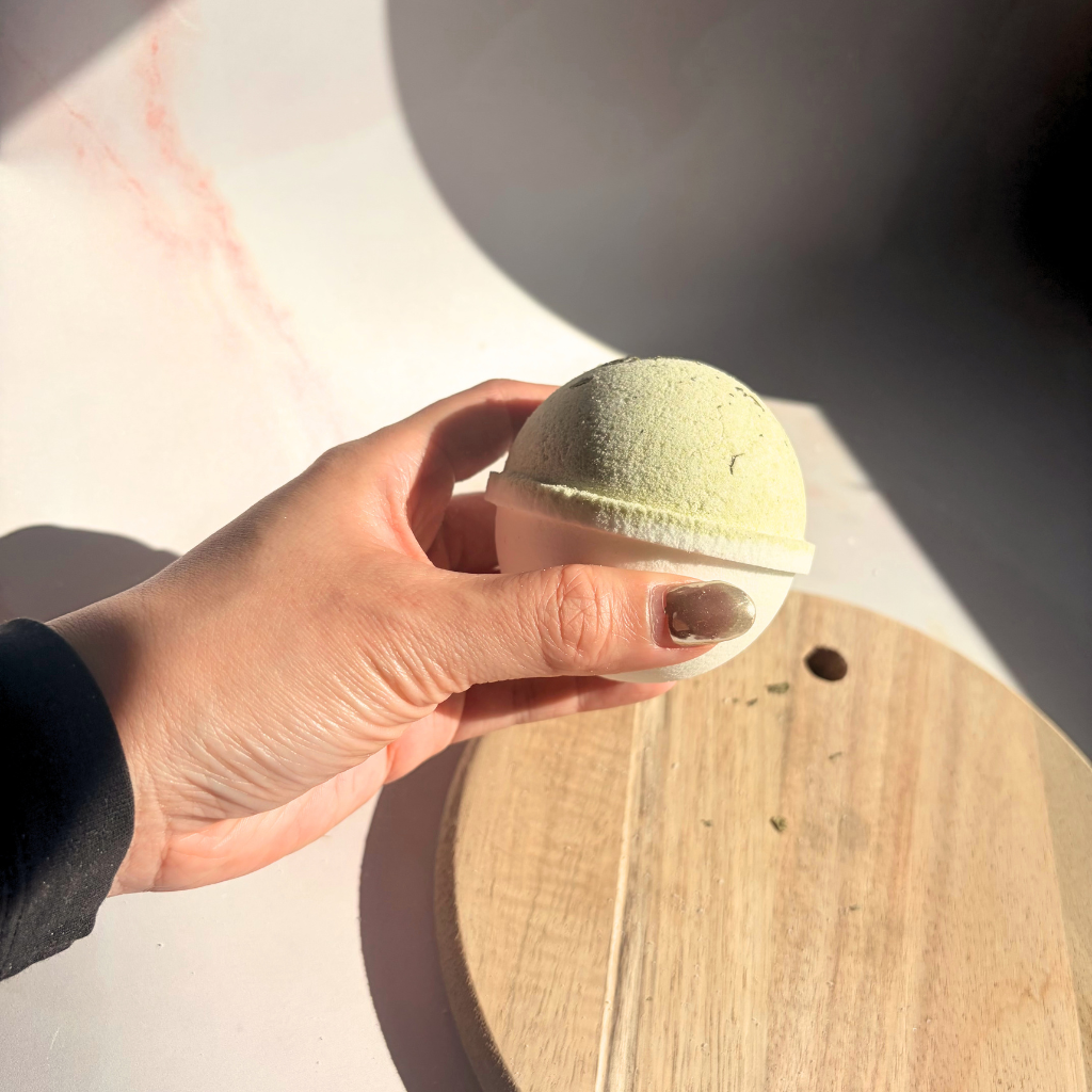 Matcha Mist Bath Bomb | Matcha & Eucalyptus — 6.4cm