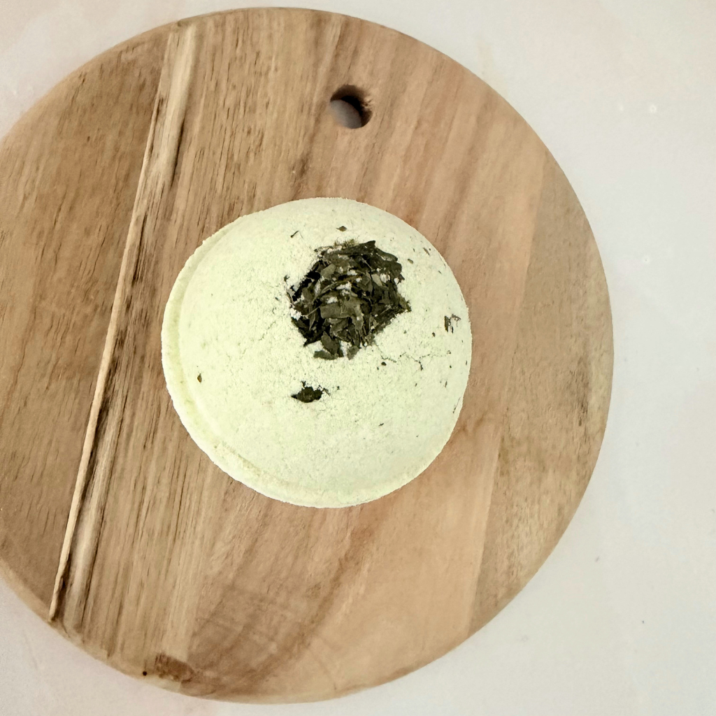 Matcha Mist Bath Bomb | Matcha & Eucalyptus — 6.4cm