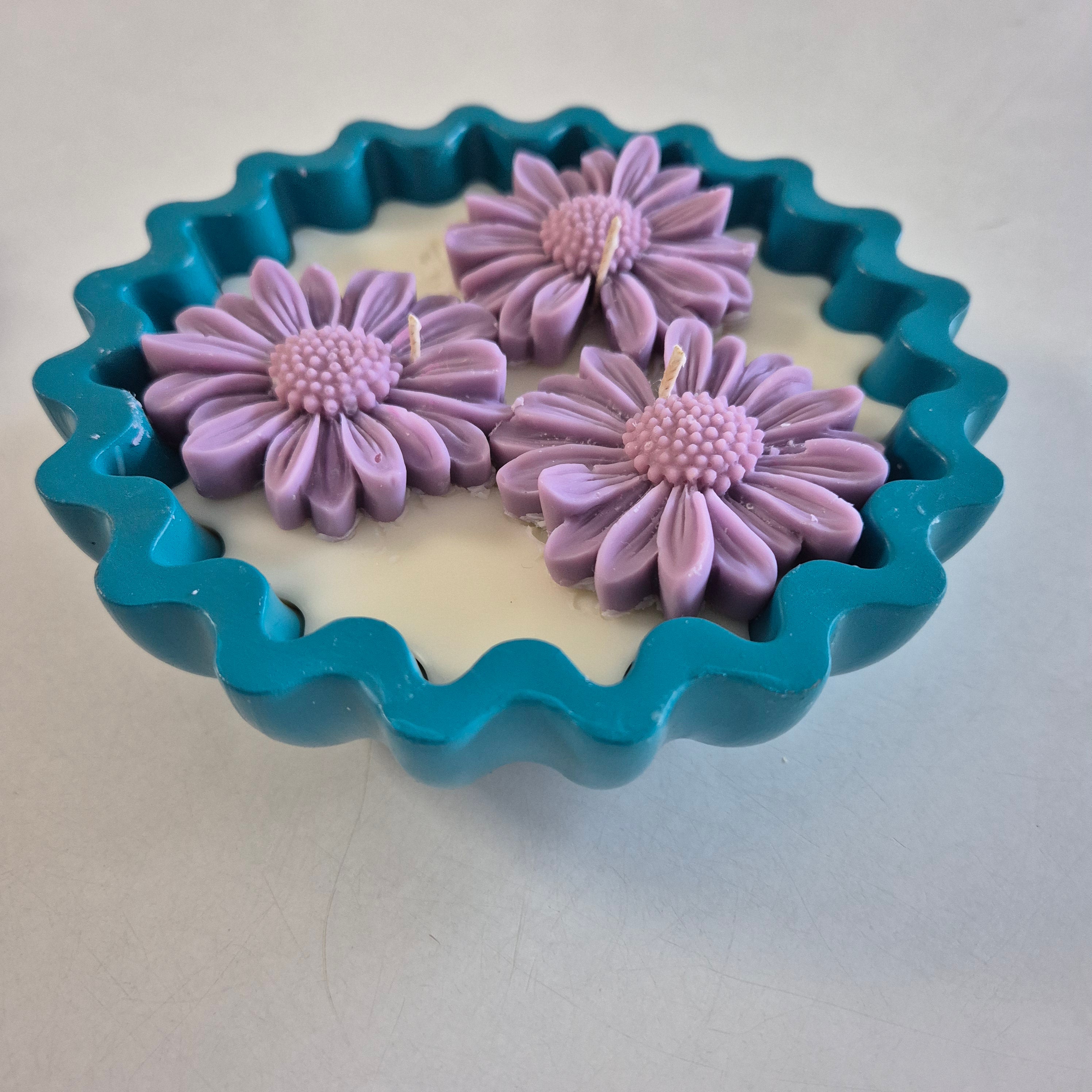 Teal Eco-concrete daisy bowl candle with fragranced soy wax