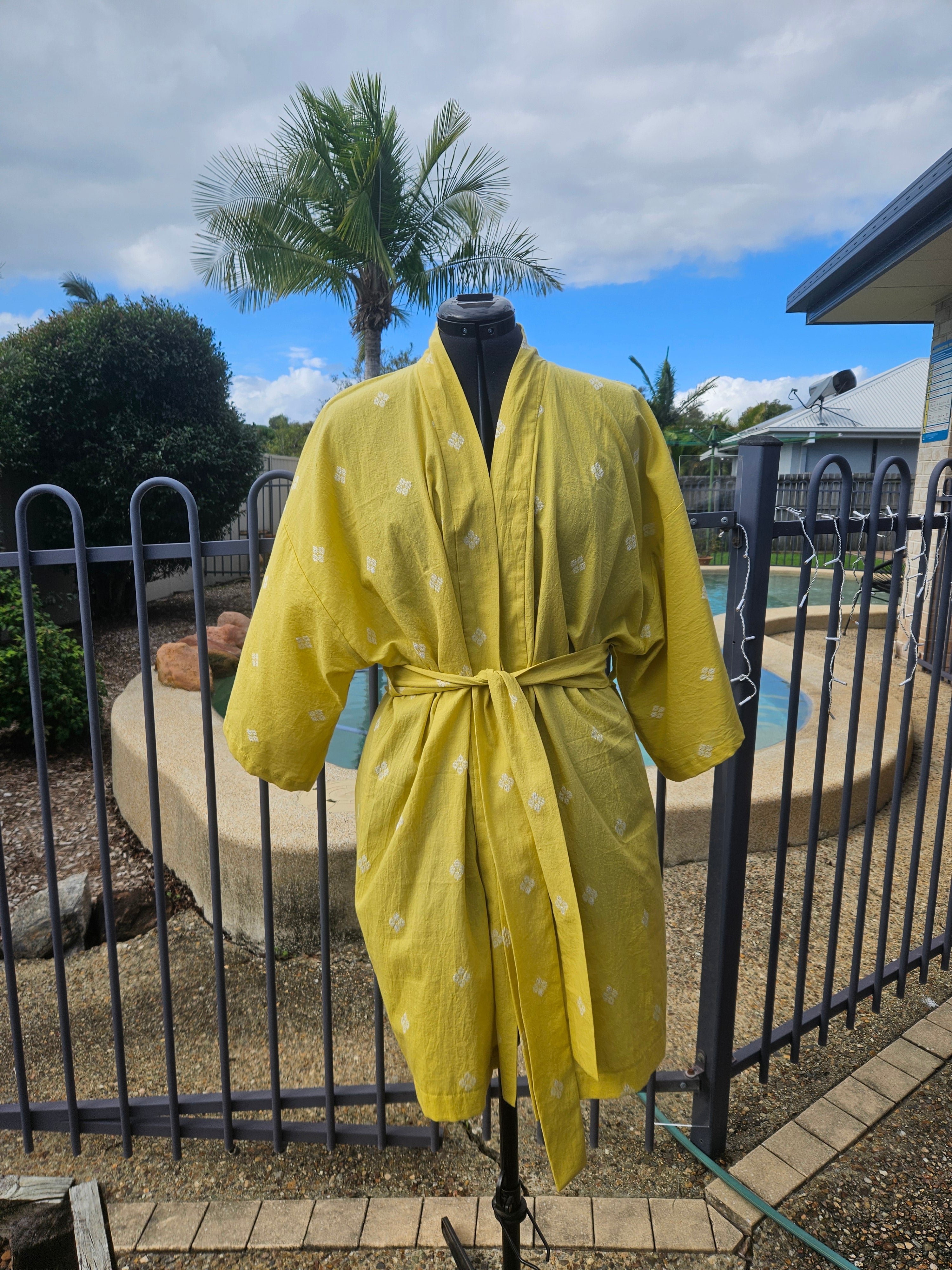 100% Cotton lightweight Dressing Gown in Lemon motif