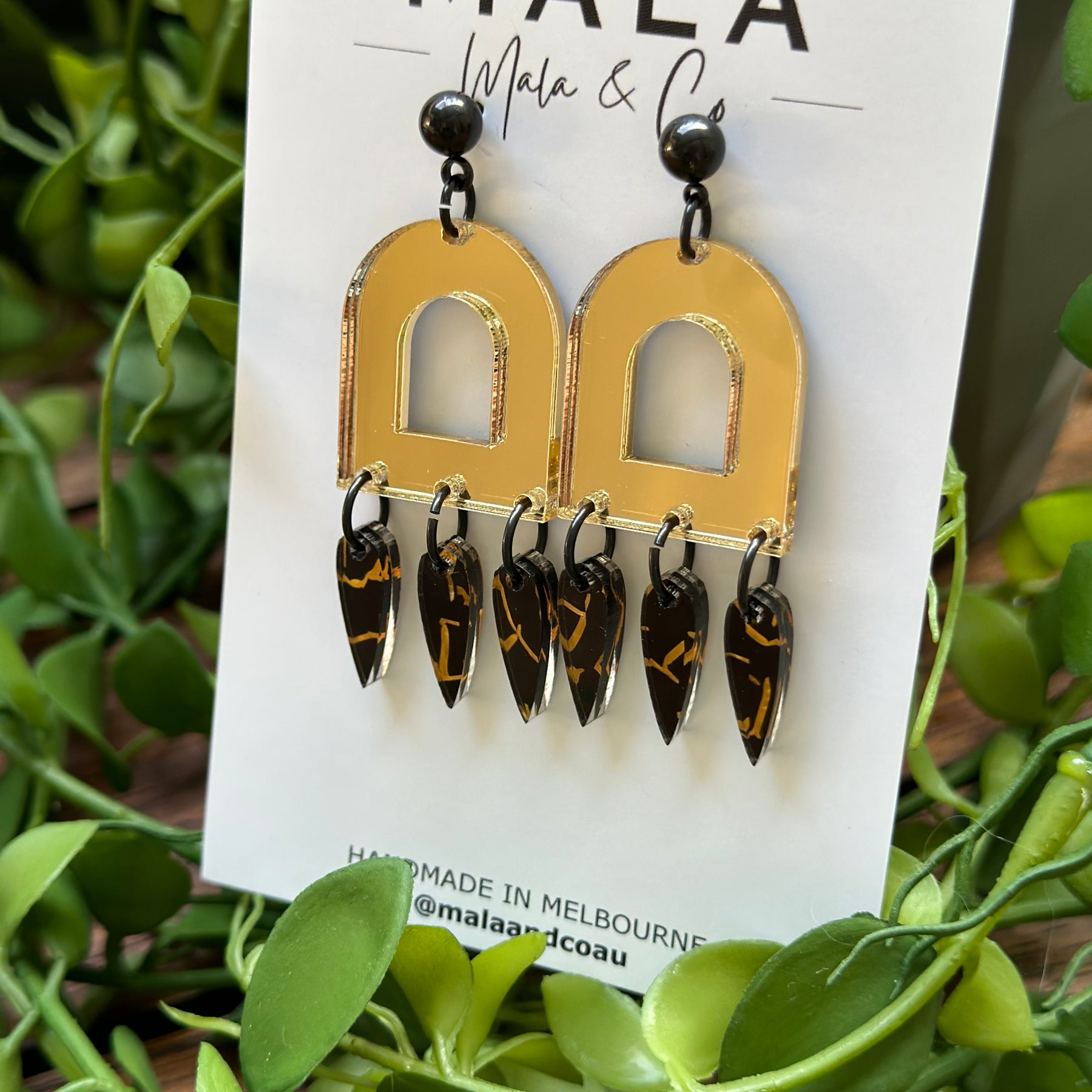 Suzy Dangles