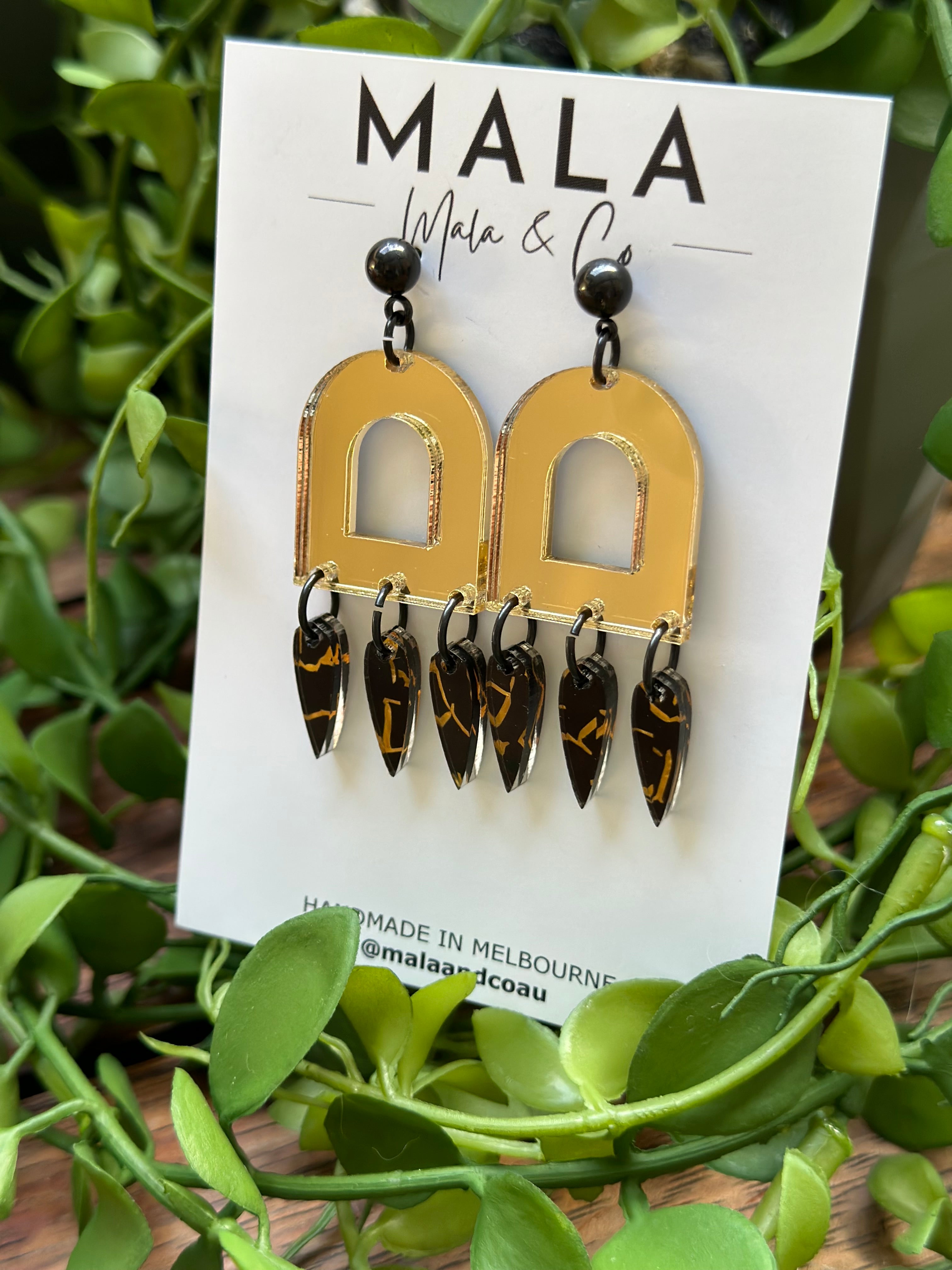 Suzy Dangles