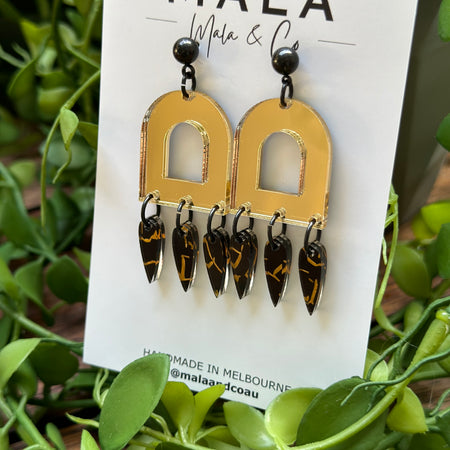 Suzy Dangles