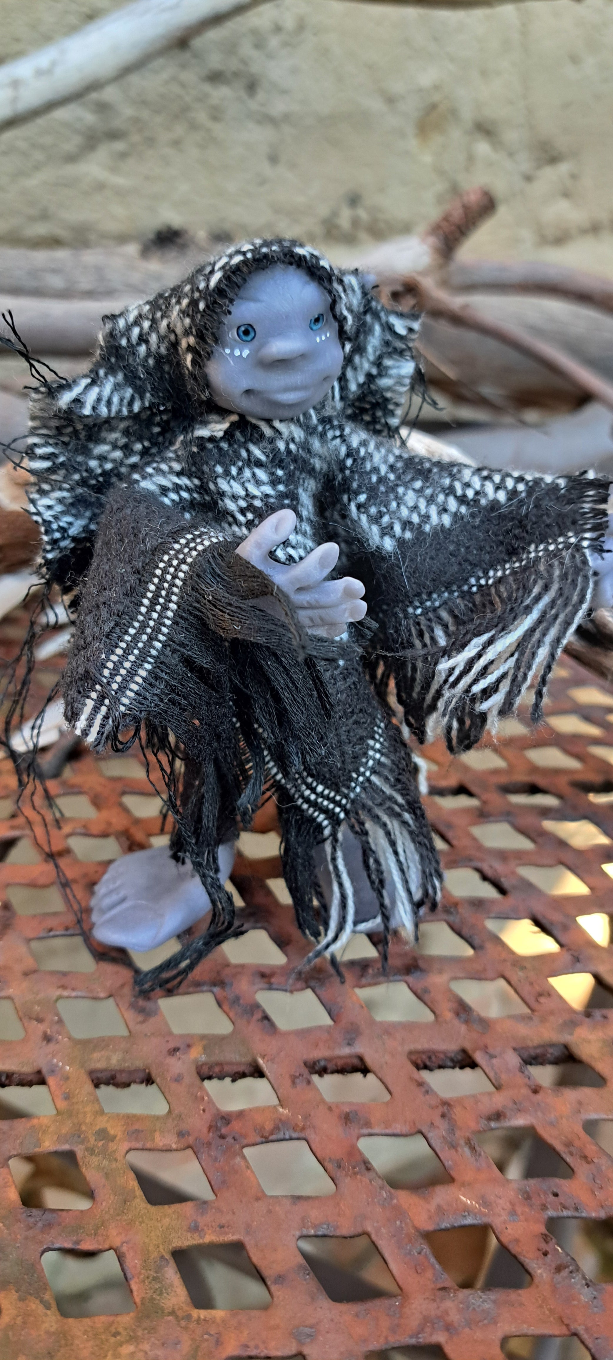 The Elf of Hidden Paths