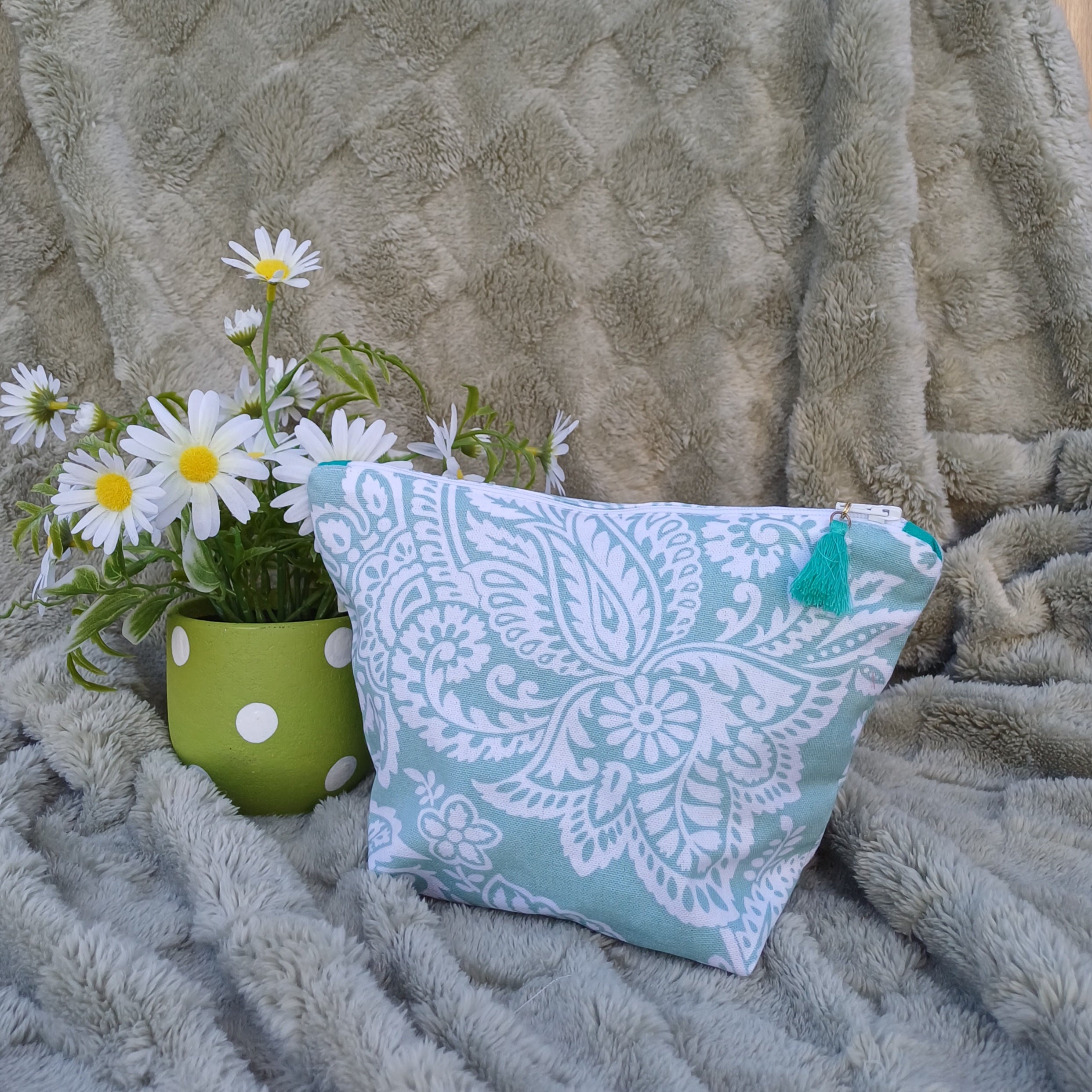 Green Filigree Design Zipper Pouch