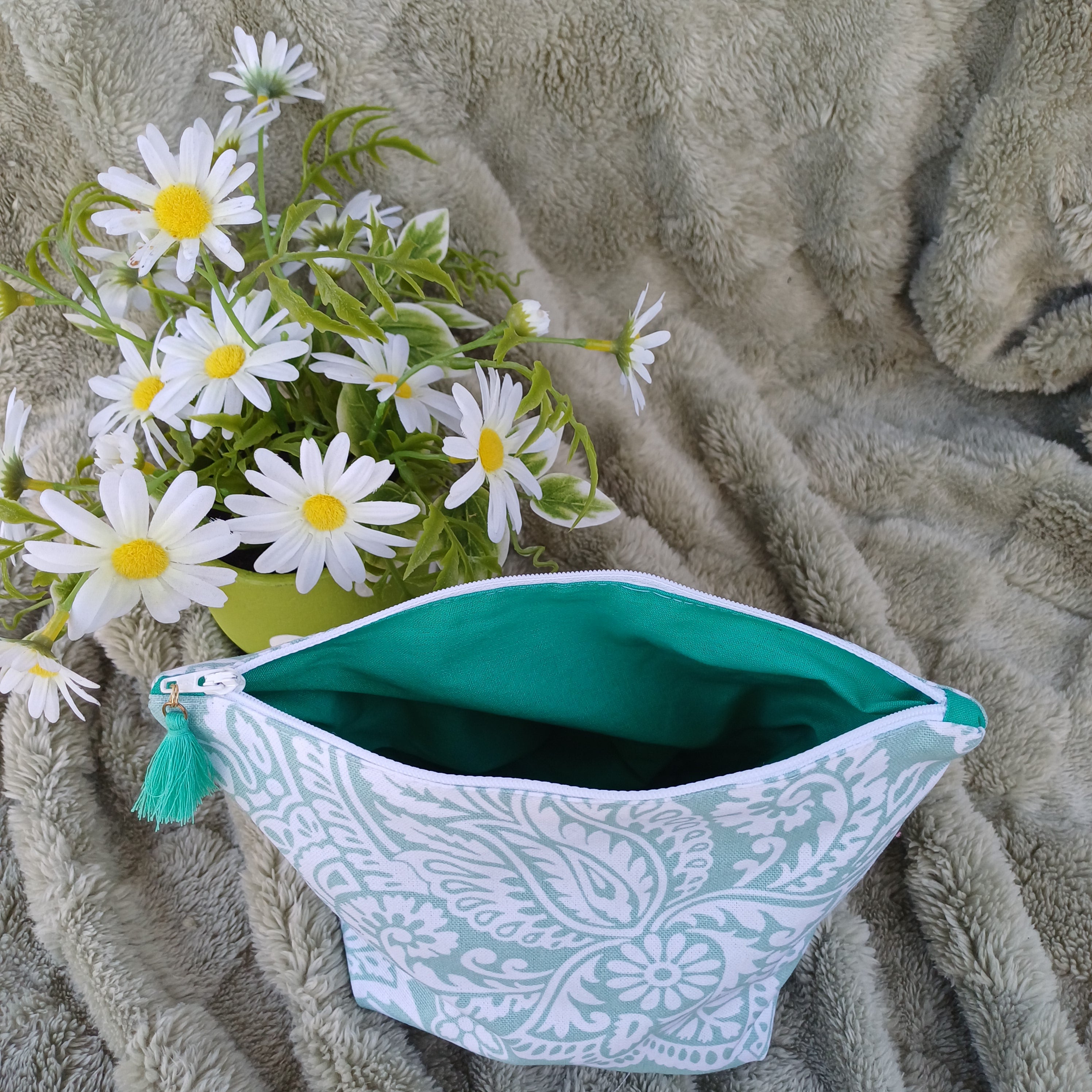 Green Filigree Design Zipper Pouch