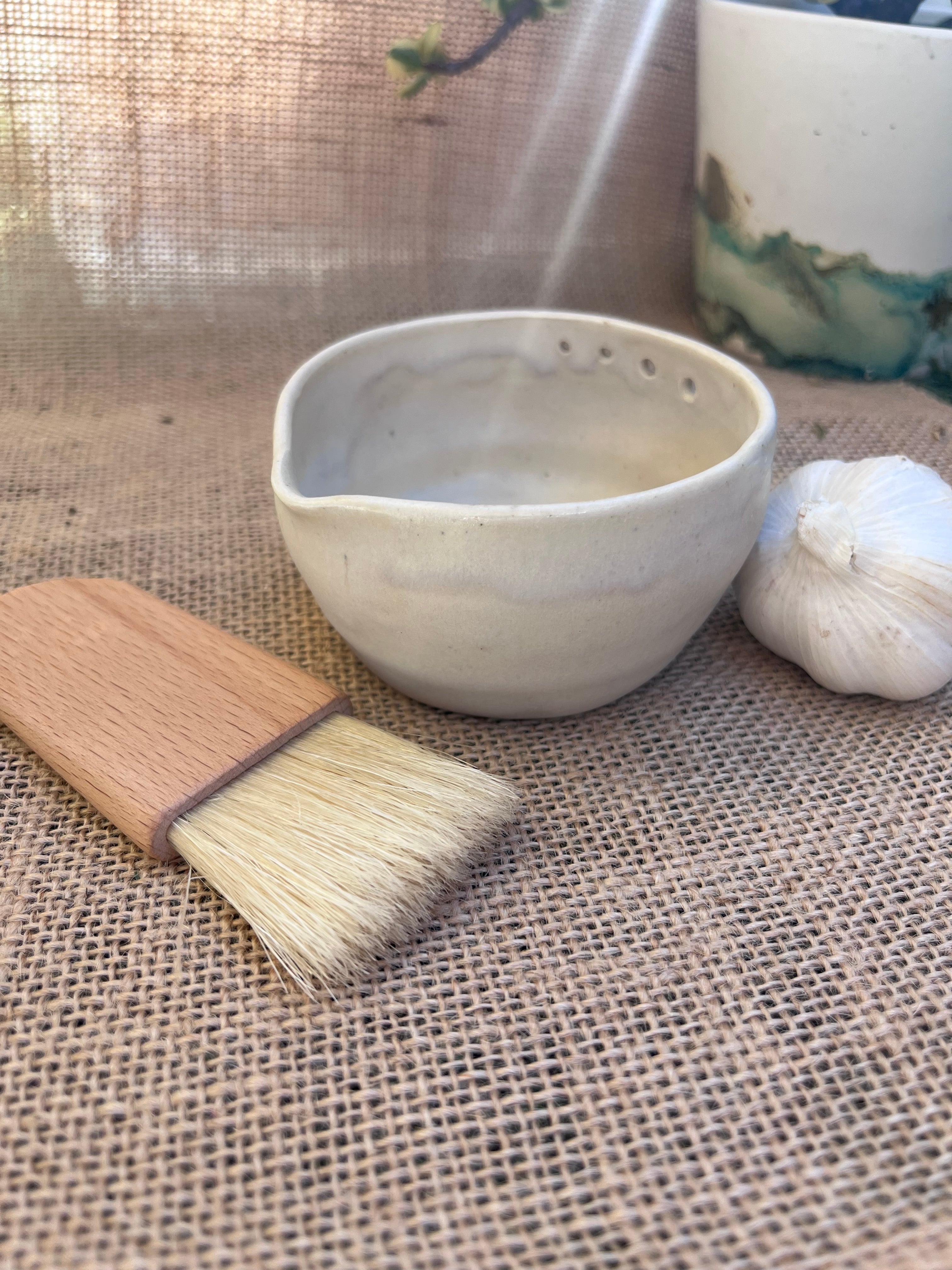 White Ceramic Grater Bowl with Cleaning Brush