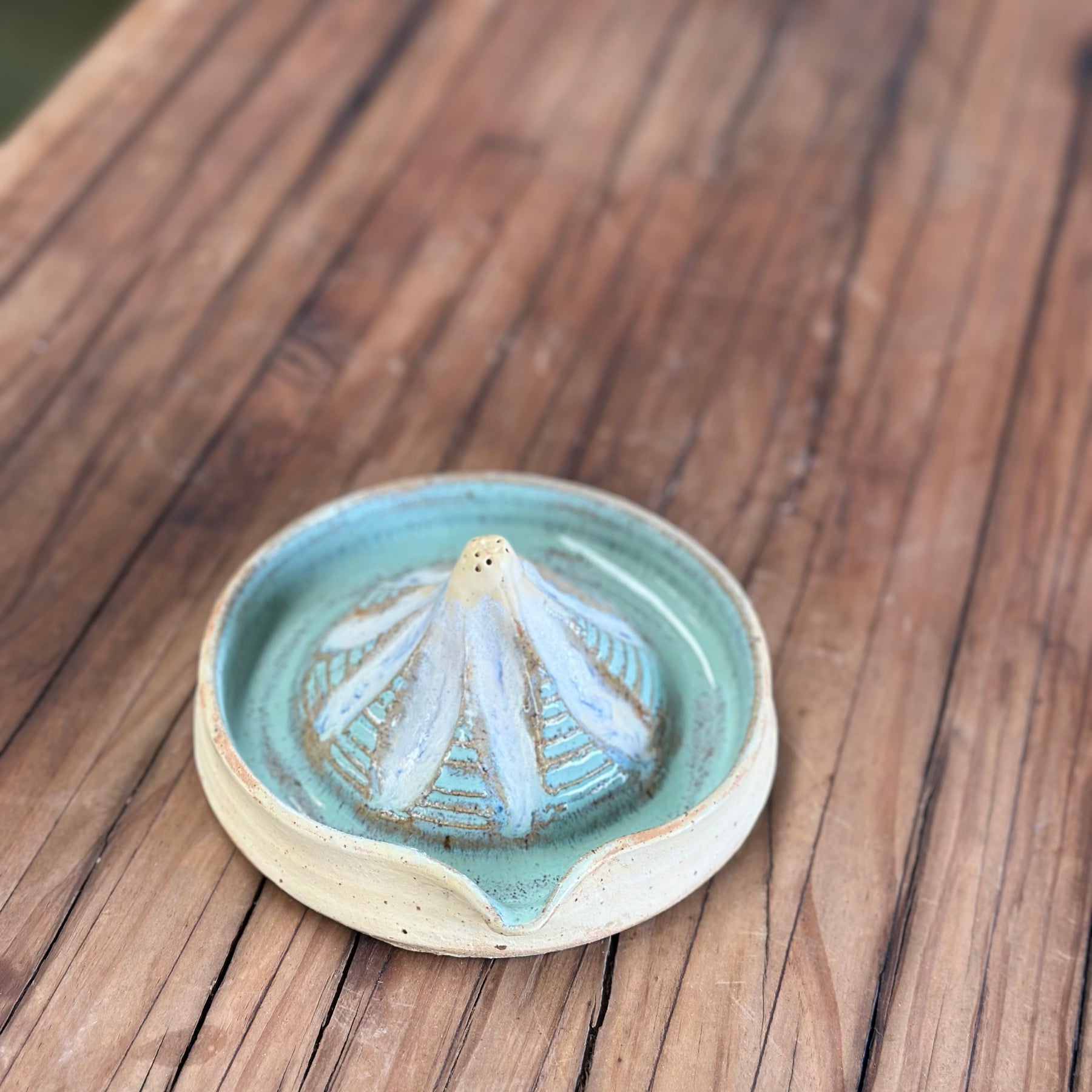 Daisy Citrus Press - Ceramic Lemon Squeezer