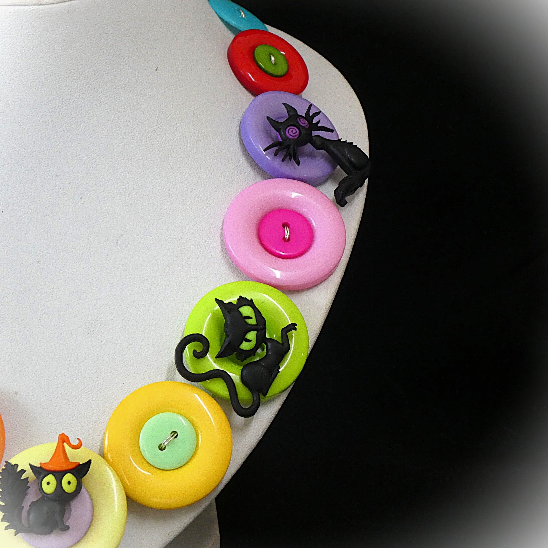 Button necklace - Creepy Cats