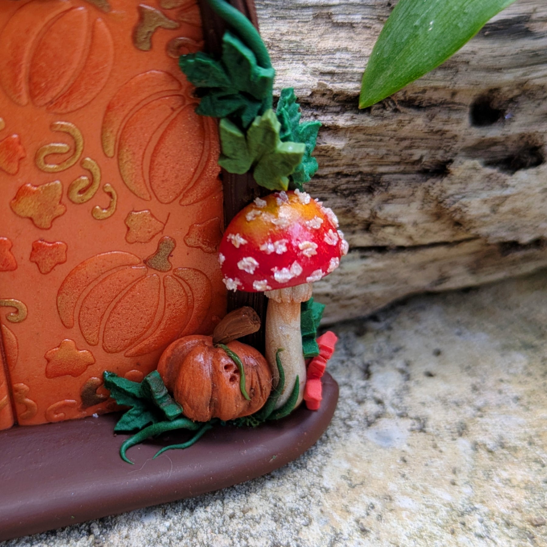 Pumpkin Harvest Fairy Door – A Little Piece of Autumn Magic!