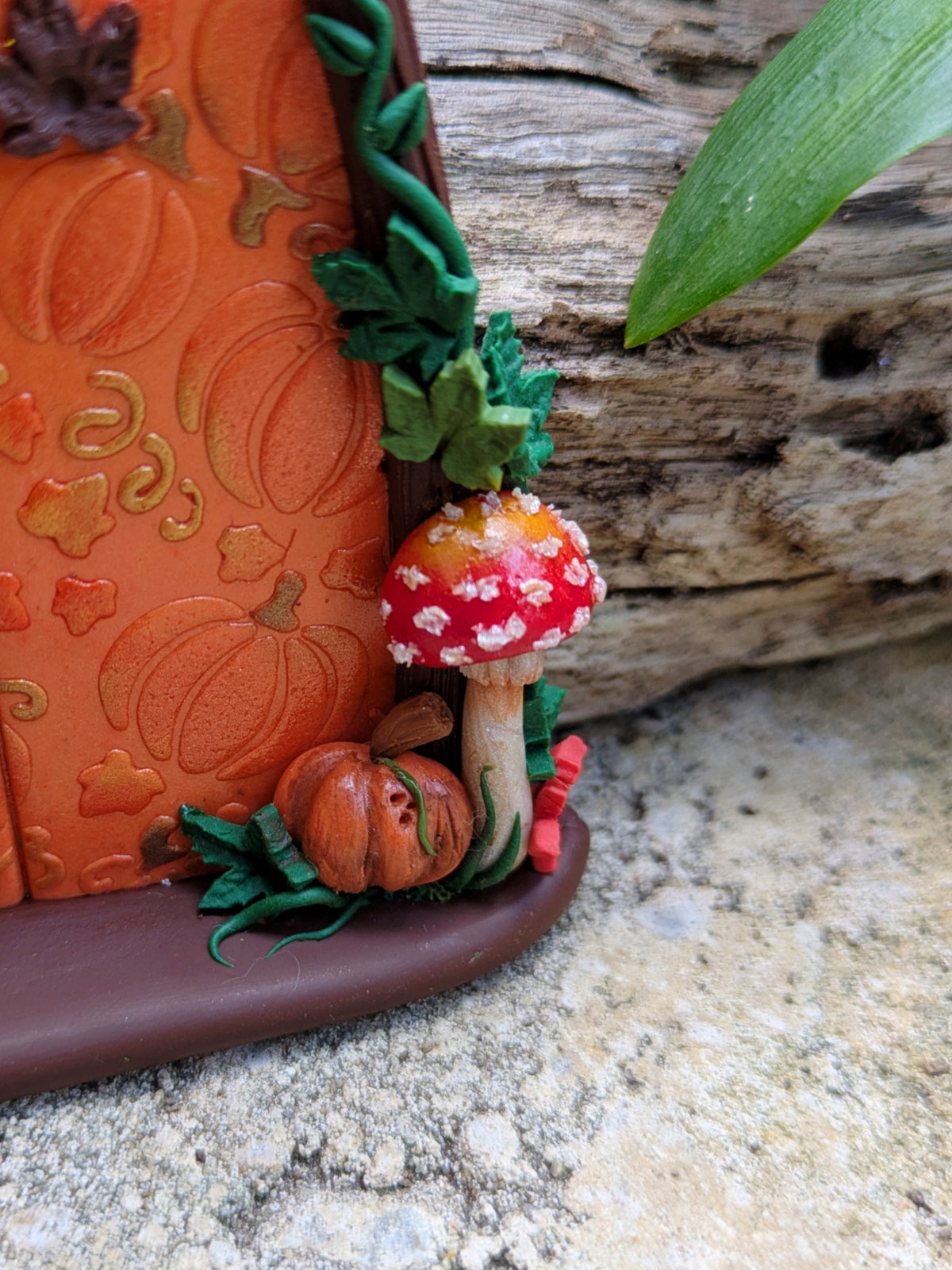 Pumpkin Harvest Fairy Door – A Little Piece of Autumn Magic!