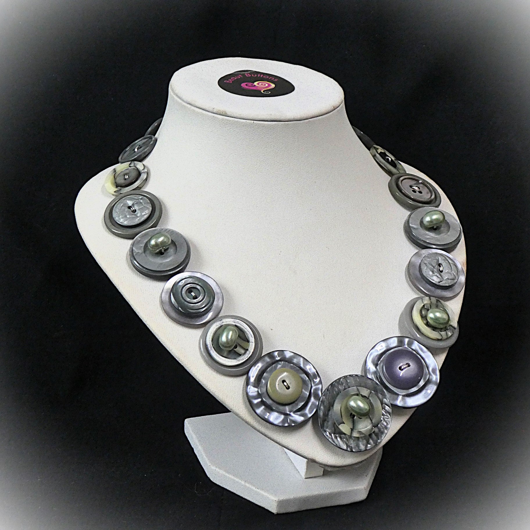 Handmade button necklace - Pearls and Oysters