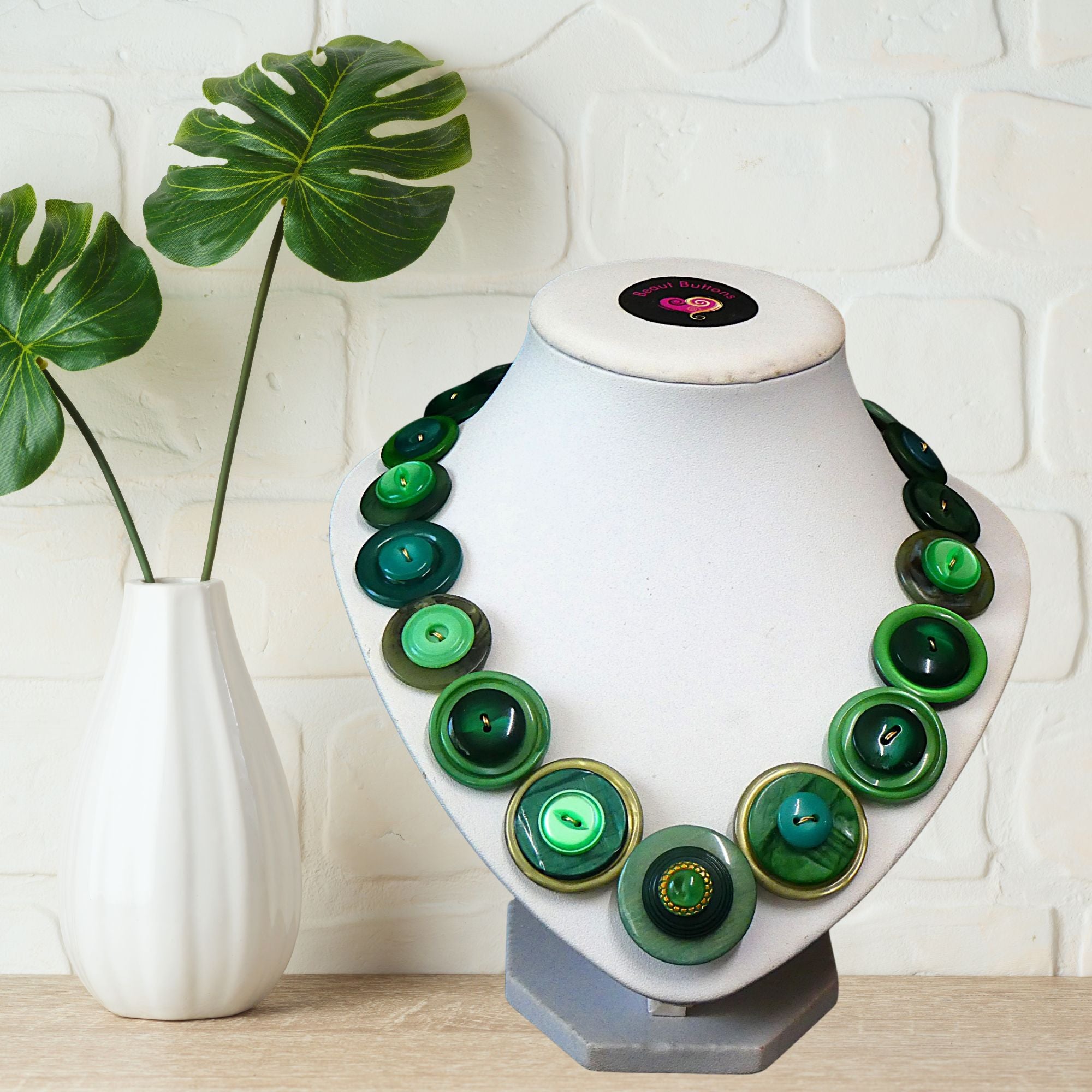 Button necklace - Go Green