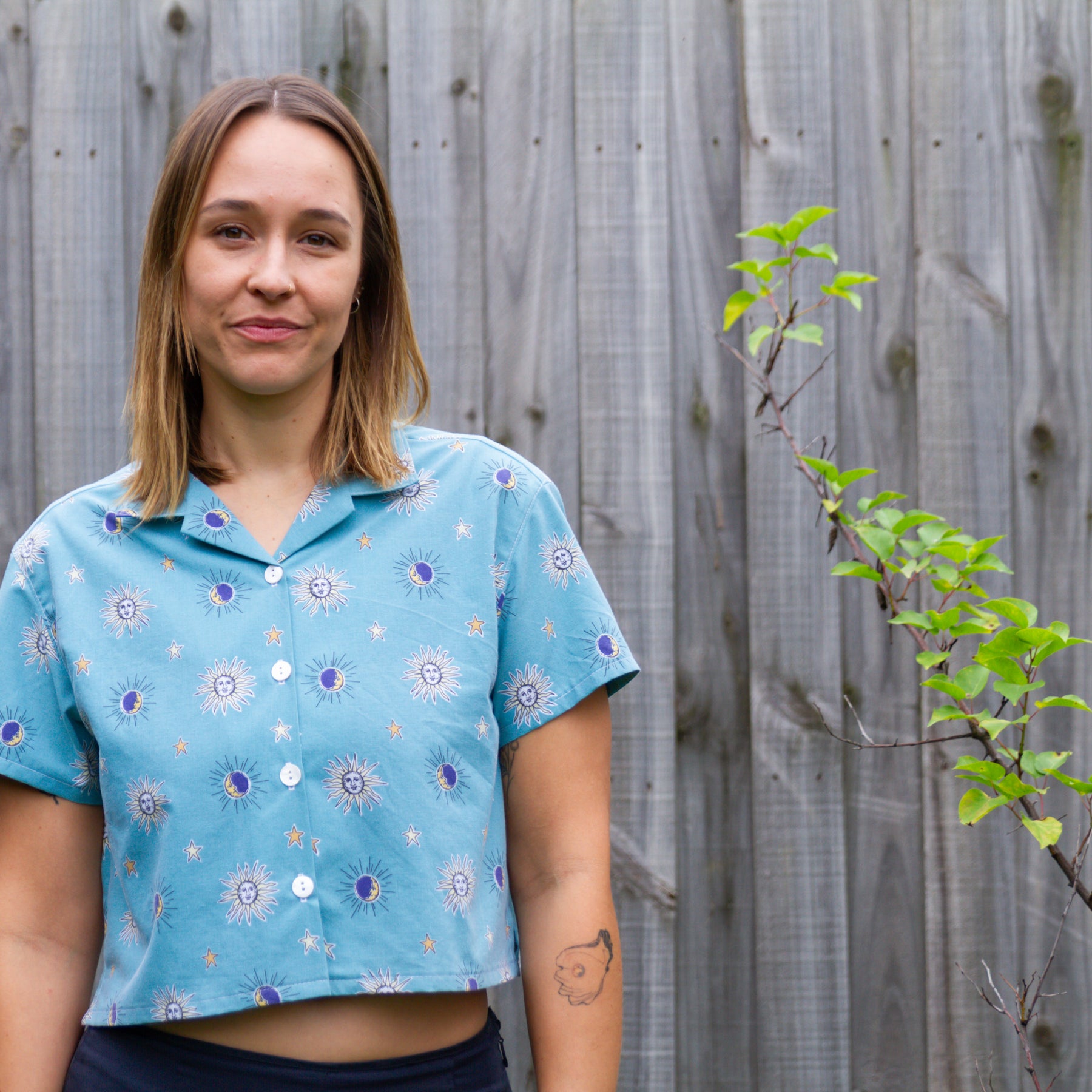 Upcycled vintage Cotton Classic Cut Crop Button-up Shirt (White / Size M)
