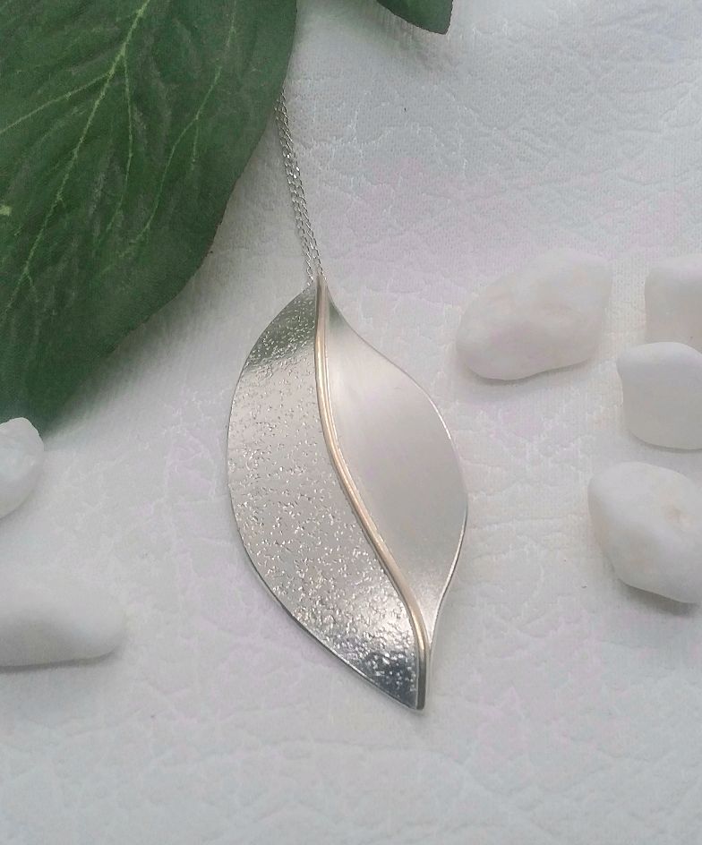 Sterling silver leaf style pendant