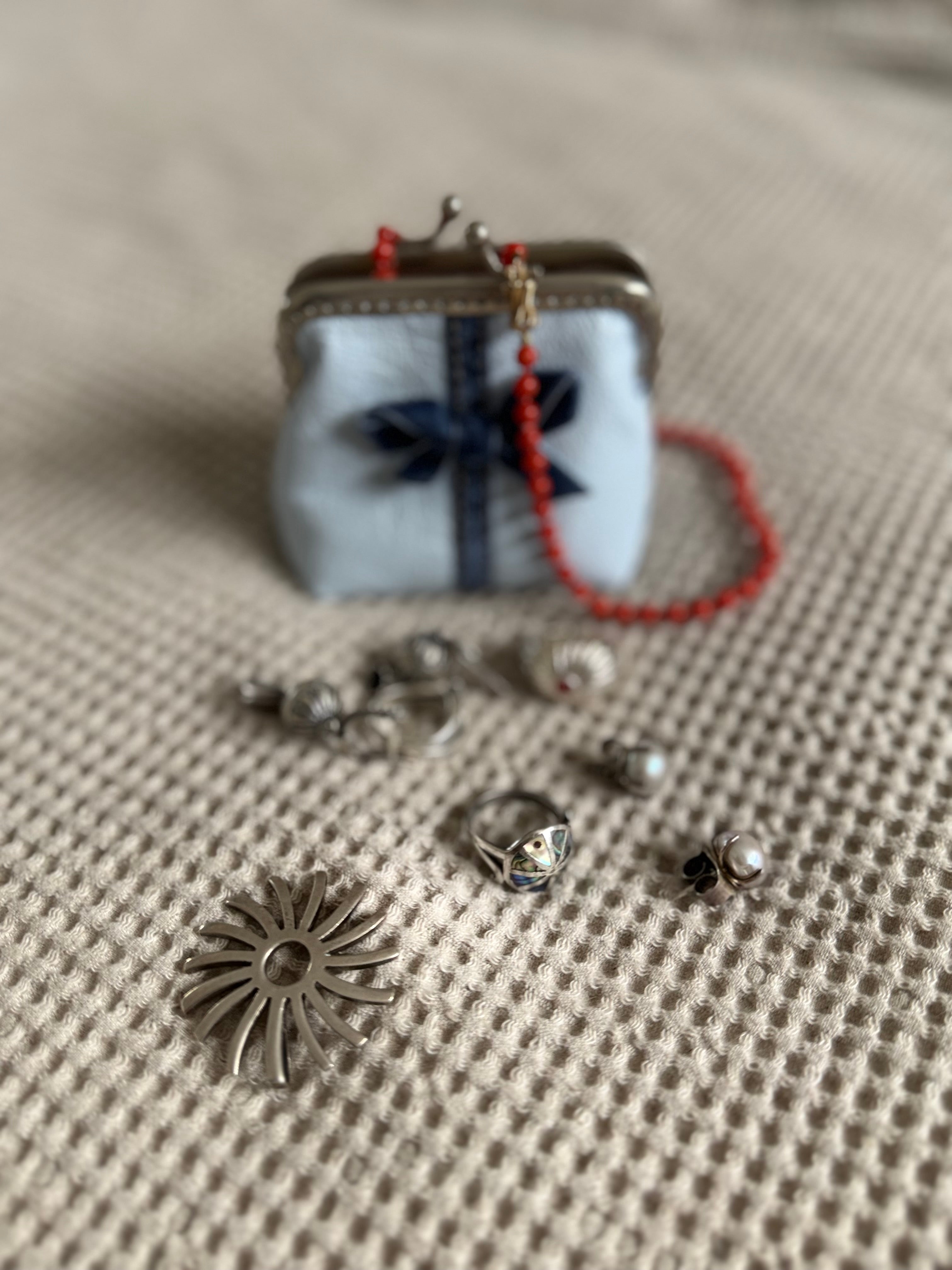 Coin purse with bow accent